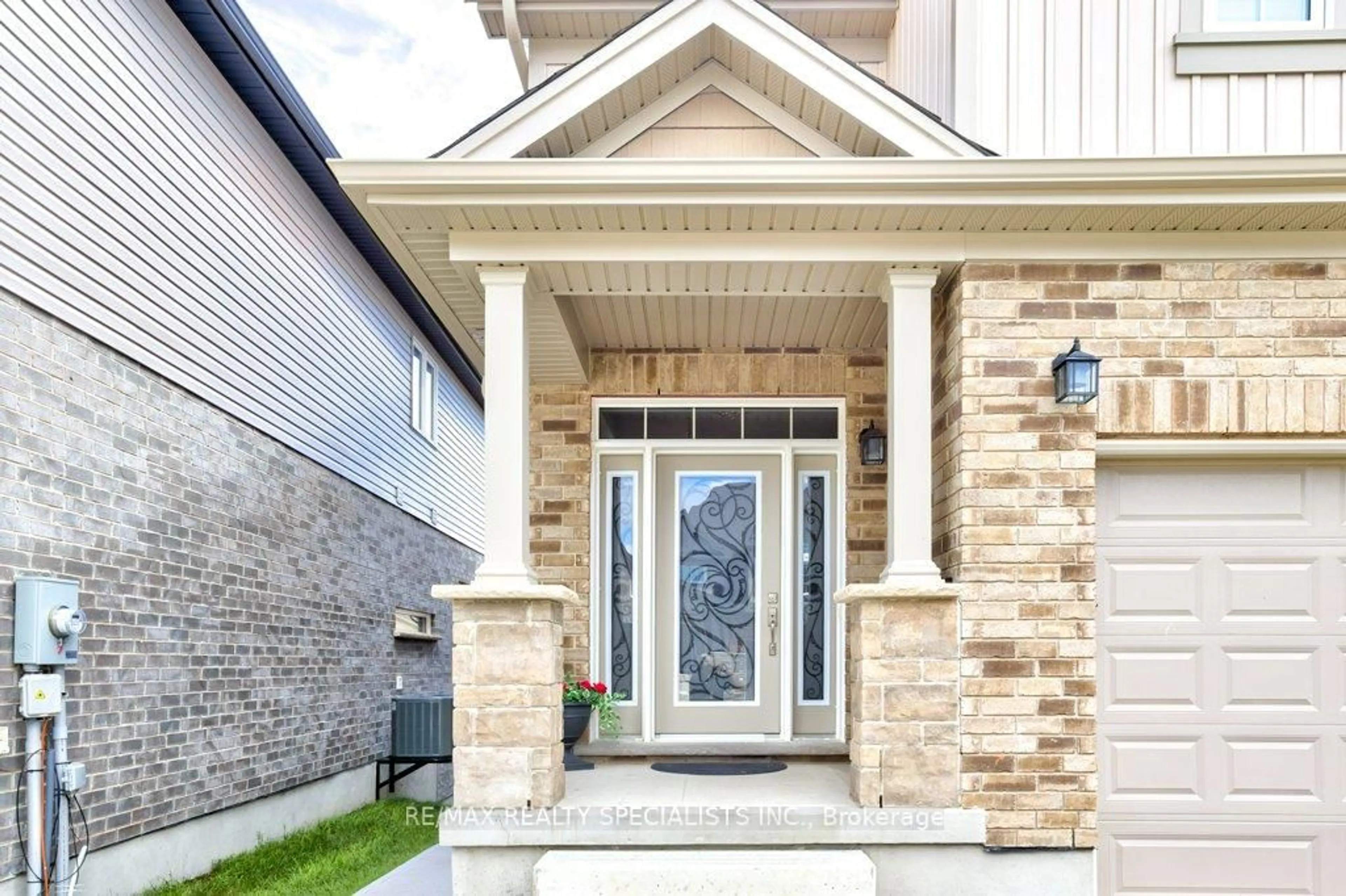 Home with brick exterior material, street for 284 Chokecherry Cres, Waterloo Ontario N2V 0H1