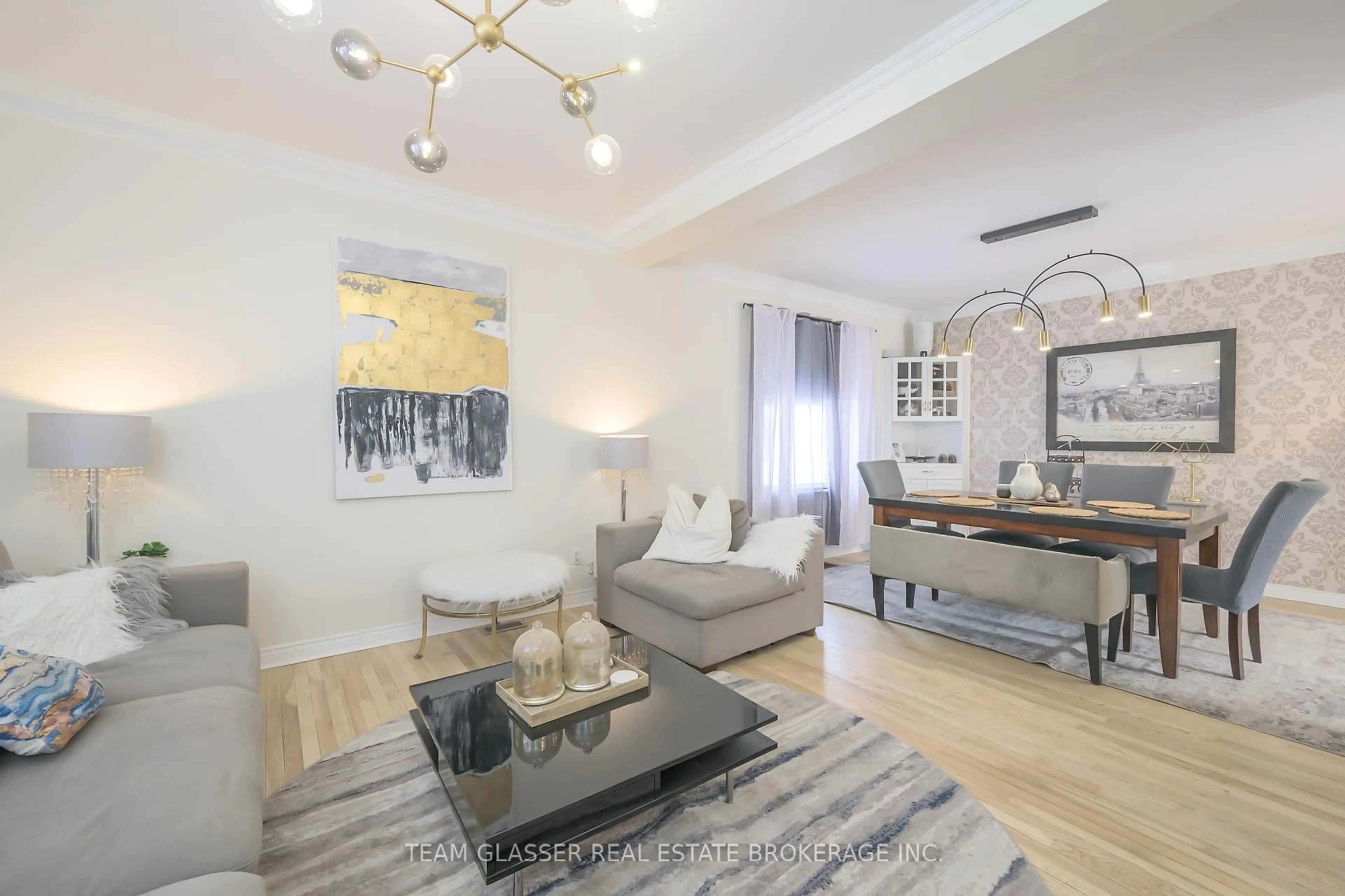 Living room with furniture, unknown for 2 BIRCH St, London South Ontario N6C 3G8
