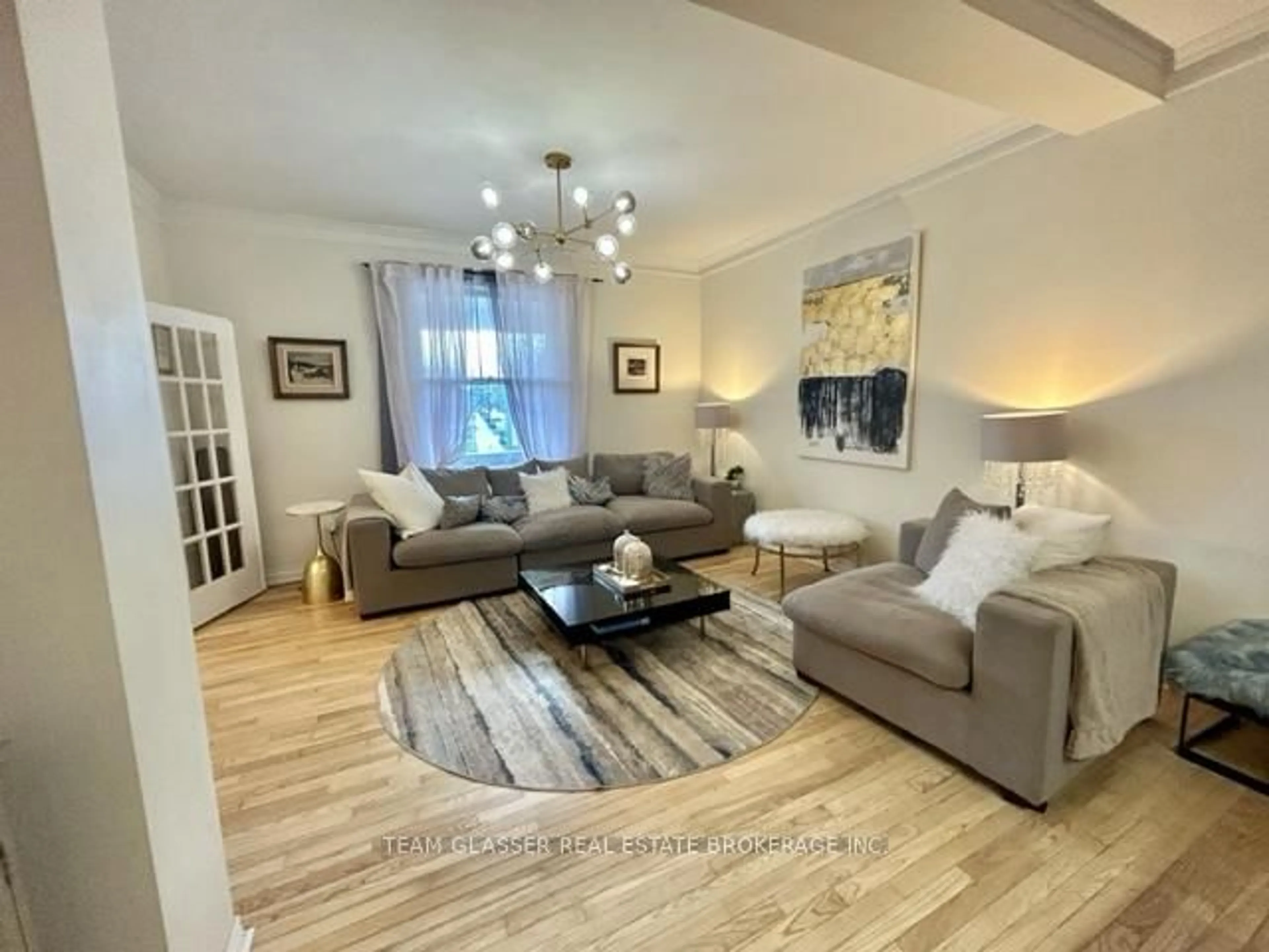 Living room with furniture, unknown for 2 BIRCH St, London South Ontario N6C 3G8