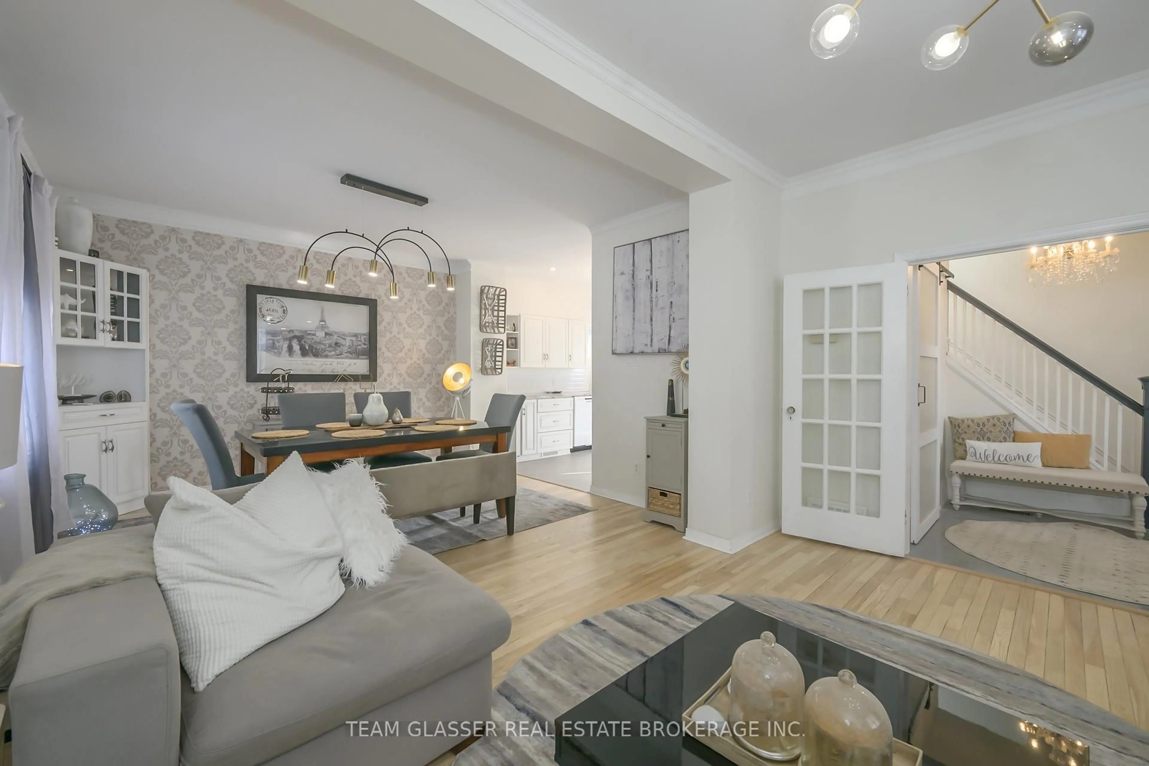 Living room with furniture, unknown for 2 BIRCH St, London South Ontario N6C 3G8
