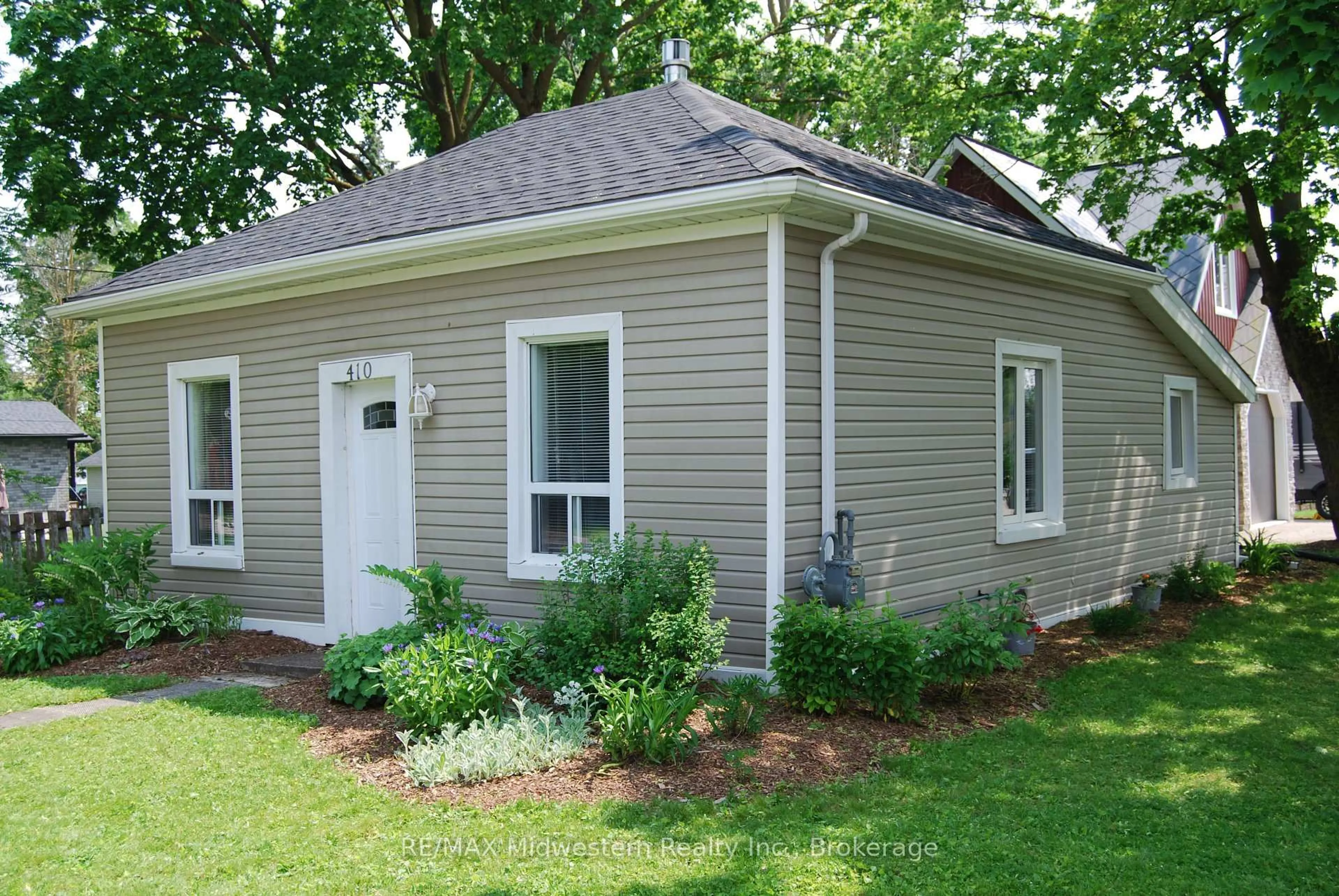 Home with vinyl exterior material, street for 410 Temple St, Minto Ontario N0G 2P0