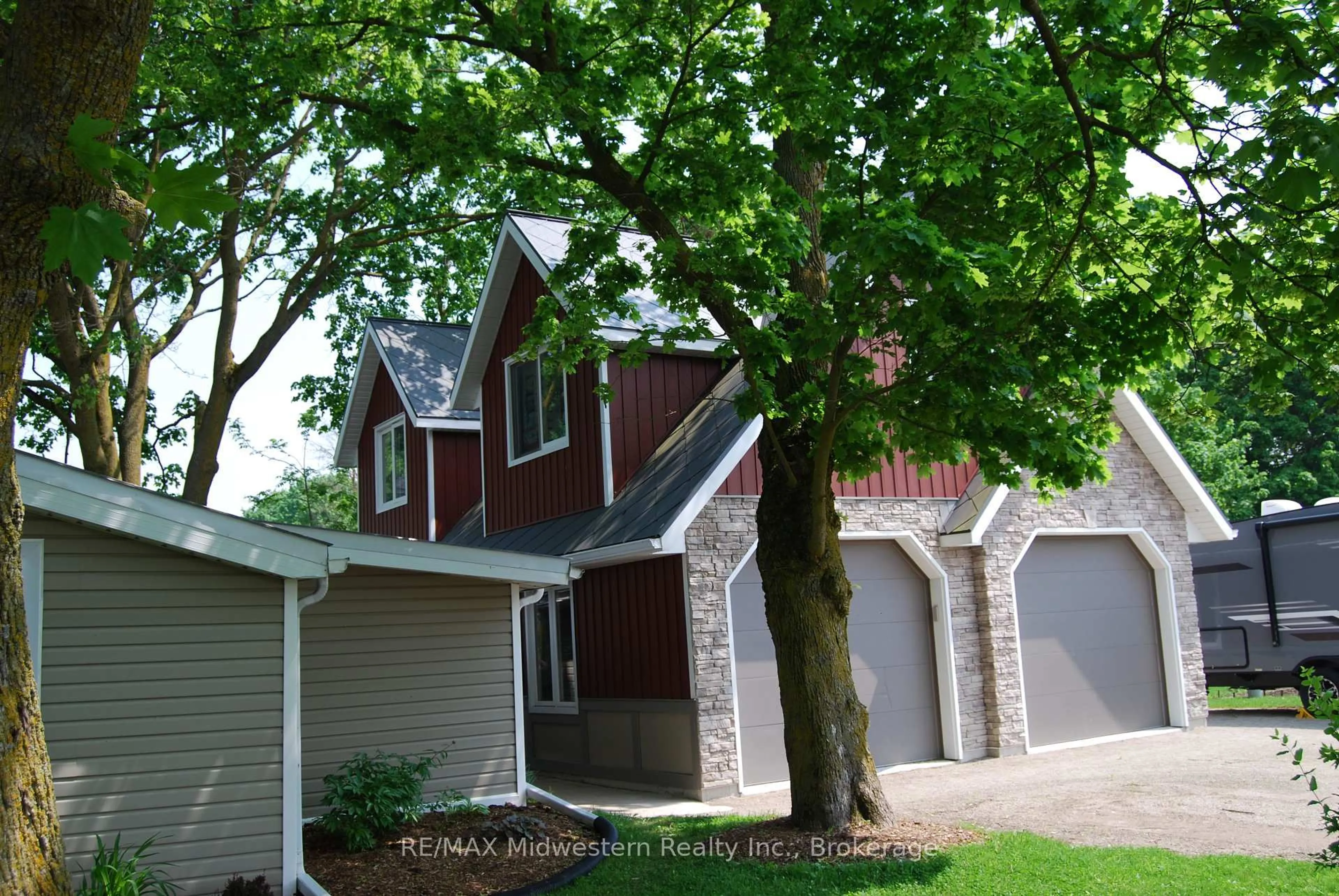 Home with vinyl exterior material, street for 410 Temple St, Minto Ontario N0G 2P0