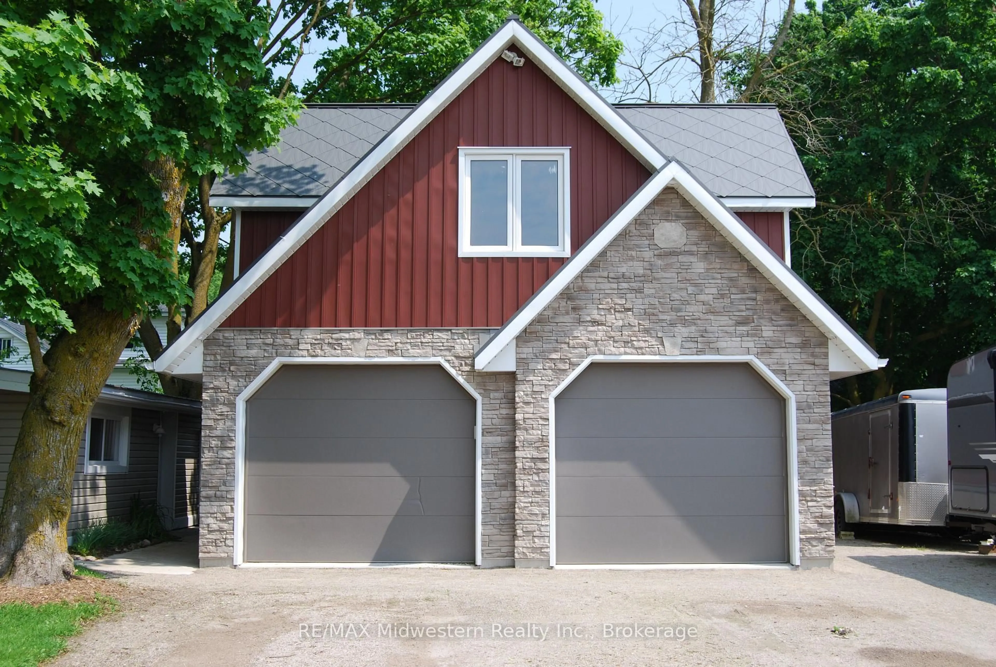 Indoor garage for 410 Temple St, Minto Ontario N0G 2P0