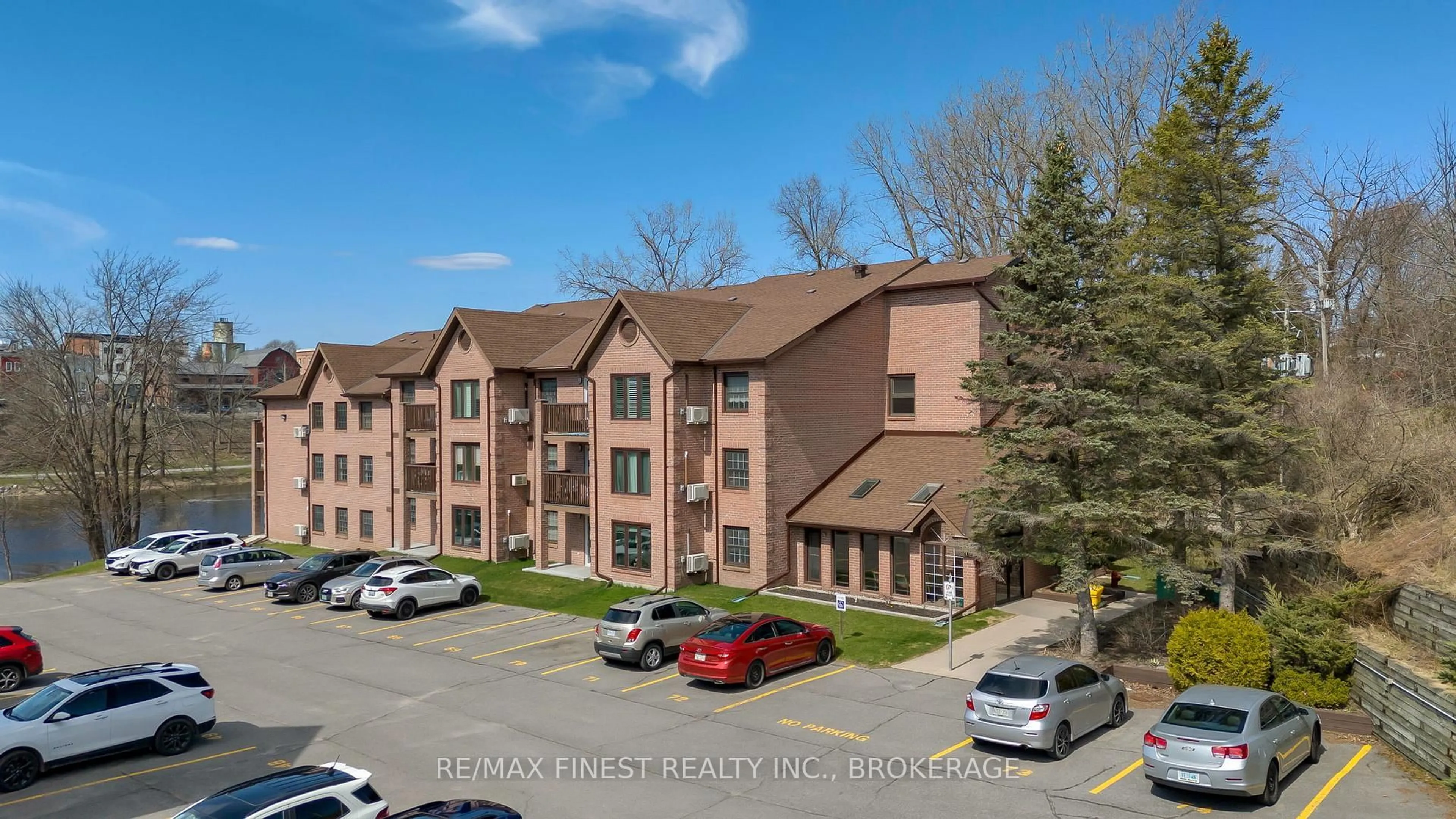 A pic from outside/outdoor area/front of a property/back of a property/a pic from drone, building for 11 Centre St #205, Greater Napanee Ontario K7R 3X3
