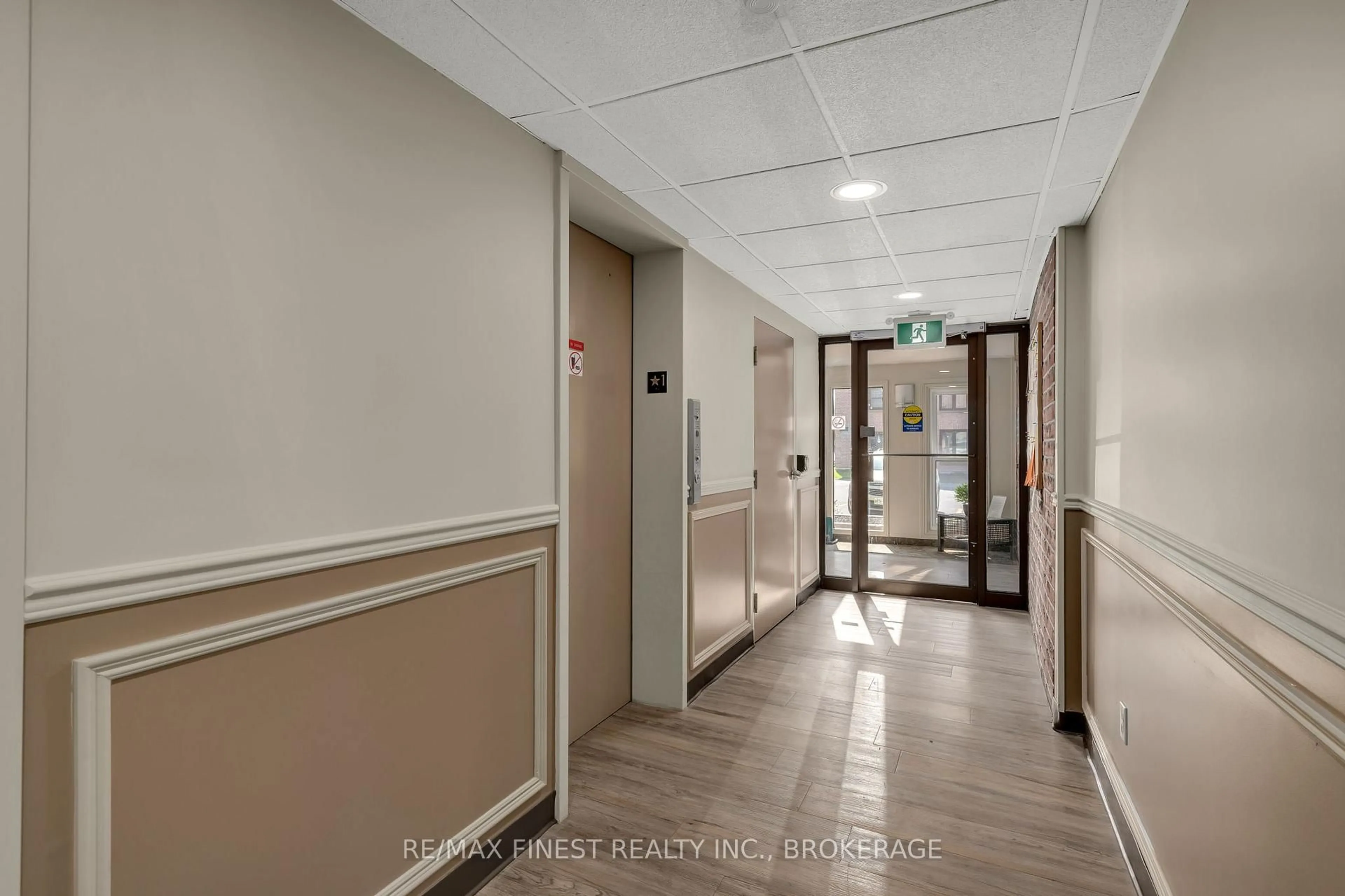 Indoor foyer for 11 Centre St #205, Greater Napanee Ontario K7R 3X3