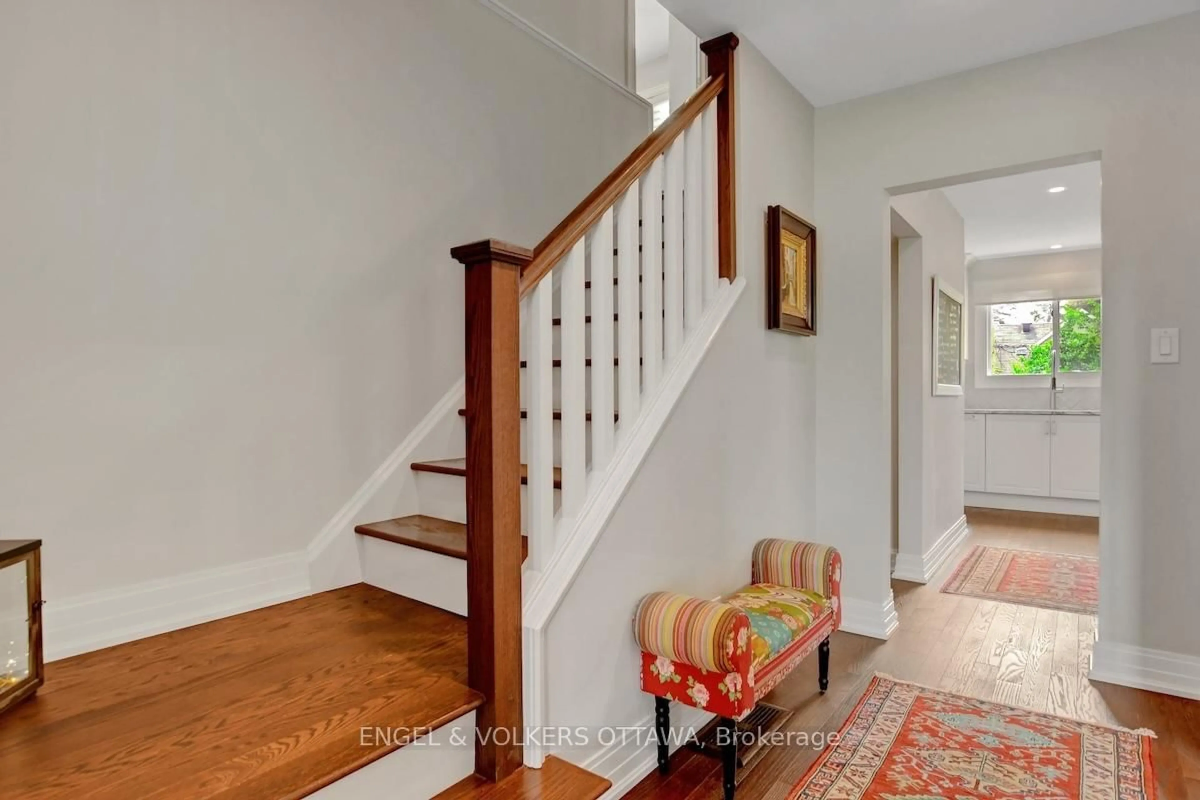 Indoor entryway for 488 Denbury Ave, Ottawa Ontario K2A 2N7