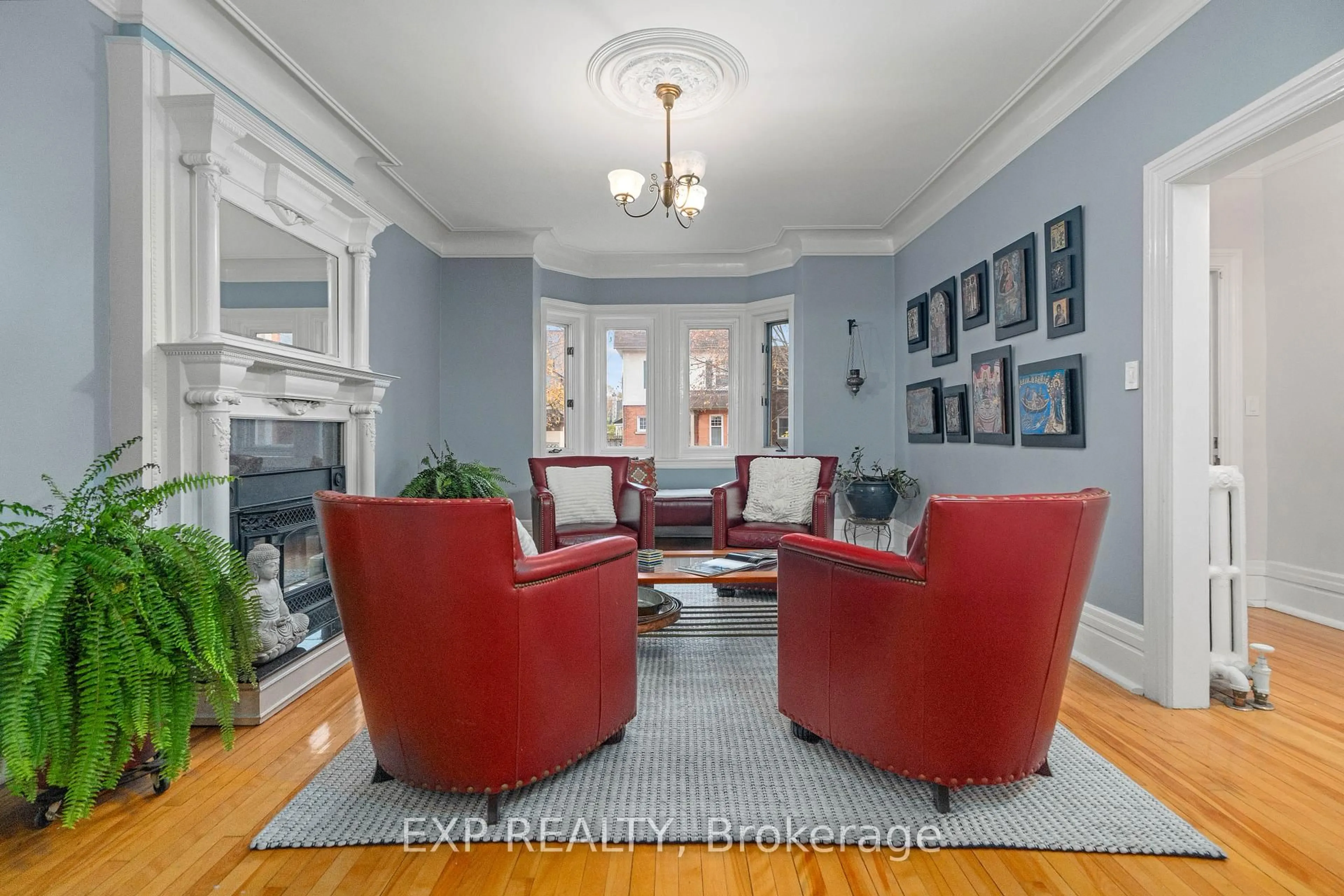Living room with furniture, unknown for 267 Stewart St, Ottawa Ontario K1N 6K3