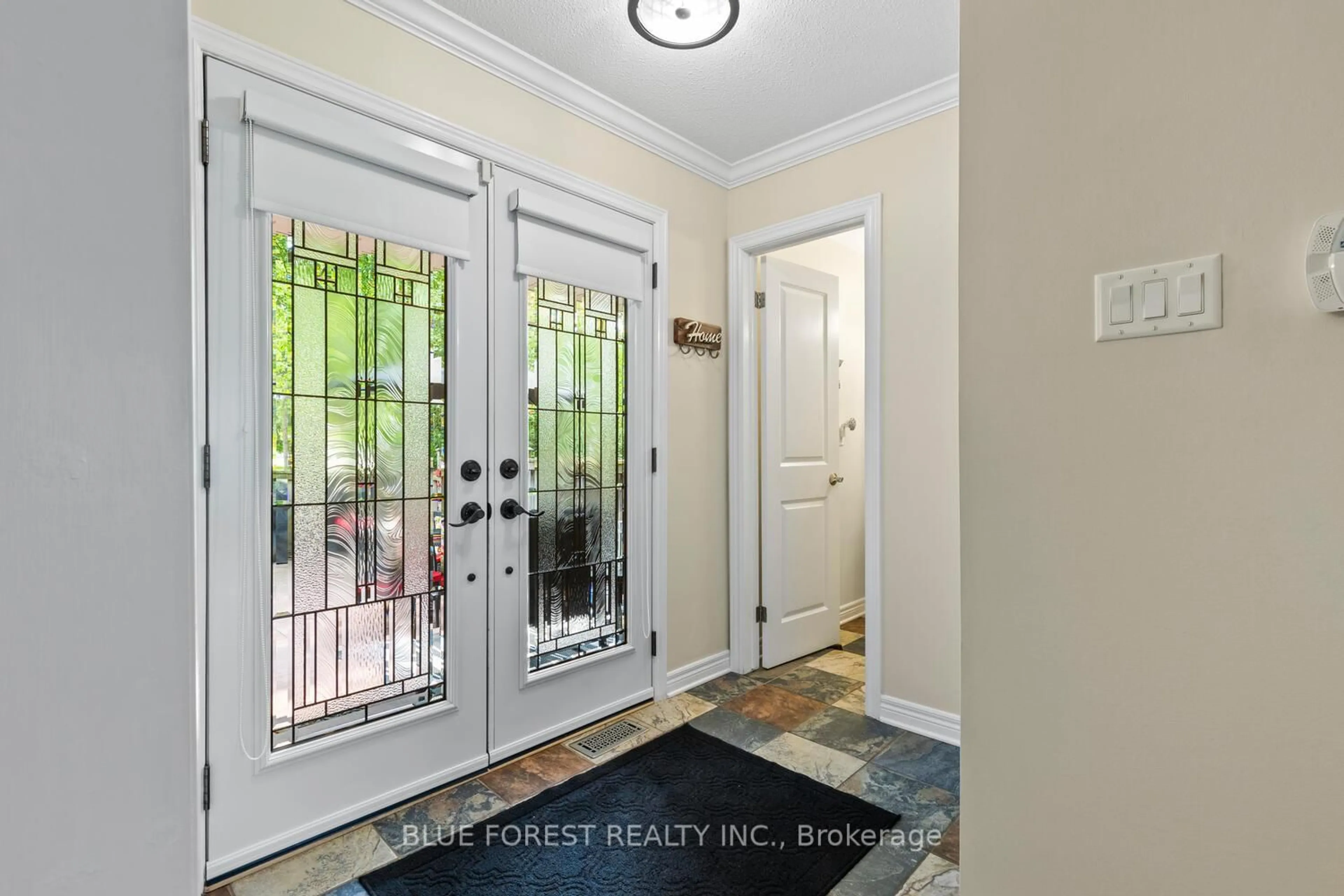 Indoor entryway for 38 Berkshire Crt, London South Ontario N6J 3N7