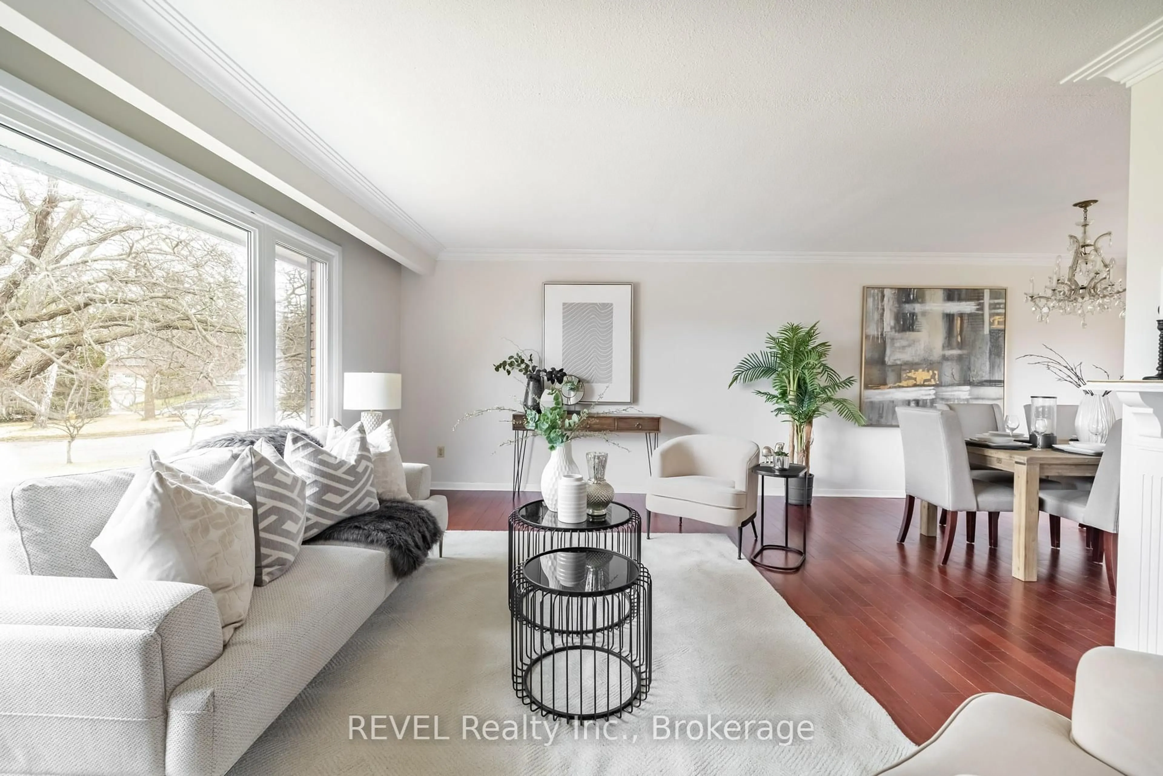 Living room with furniture, unknown for 1 TOTTENHAM Crt, Niagara-on-the-Lake Ontario L0S 1J0
