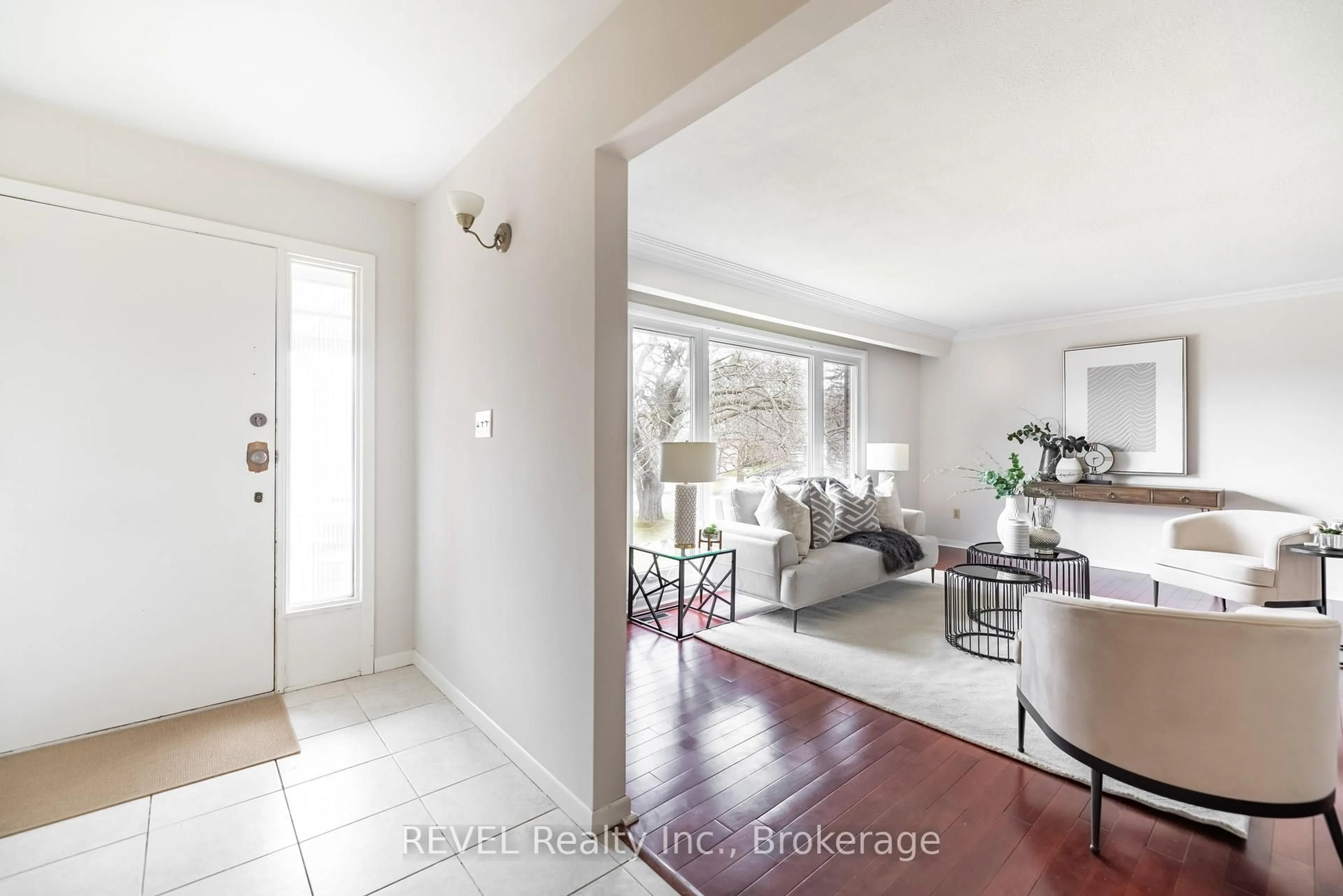 Indoor entryway for 1 TOTTENHAM Crt, Niagara-on-the-Lake Ontario L0S 1J0