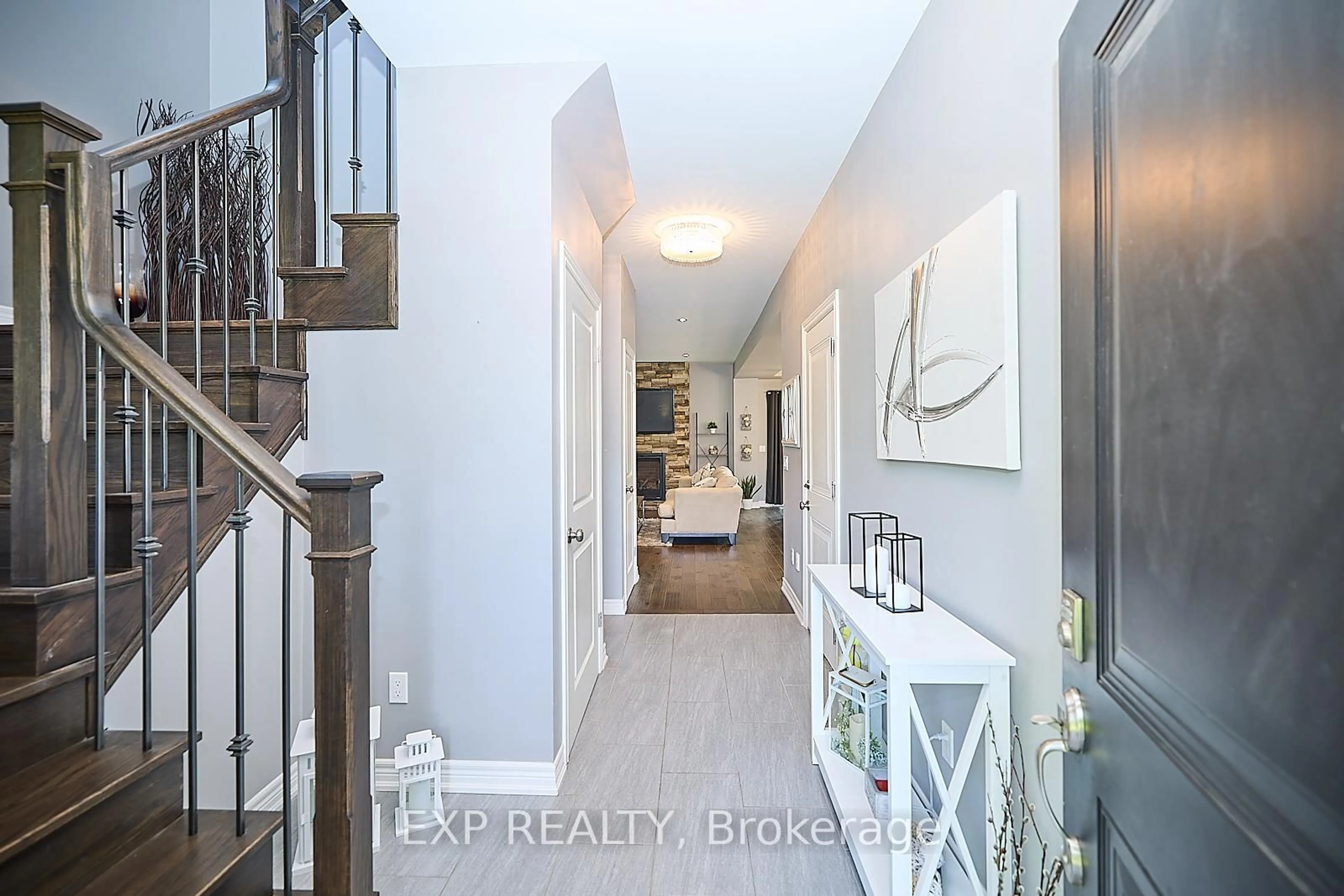Indoor entryway for 4274 SIXTH Ave, Niagara Falls Ontario L2E 4S8