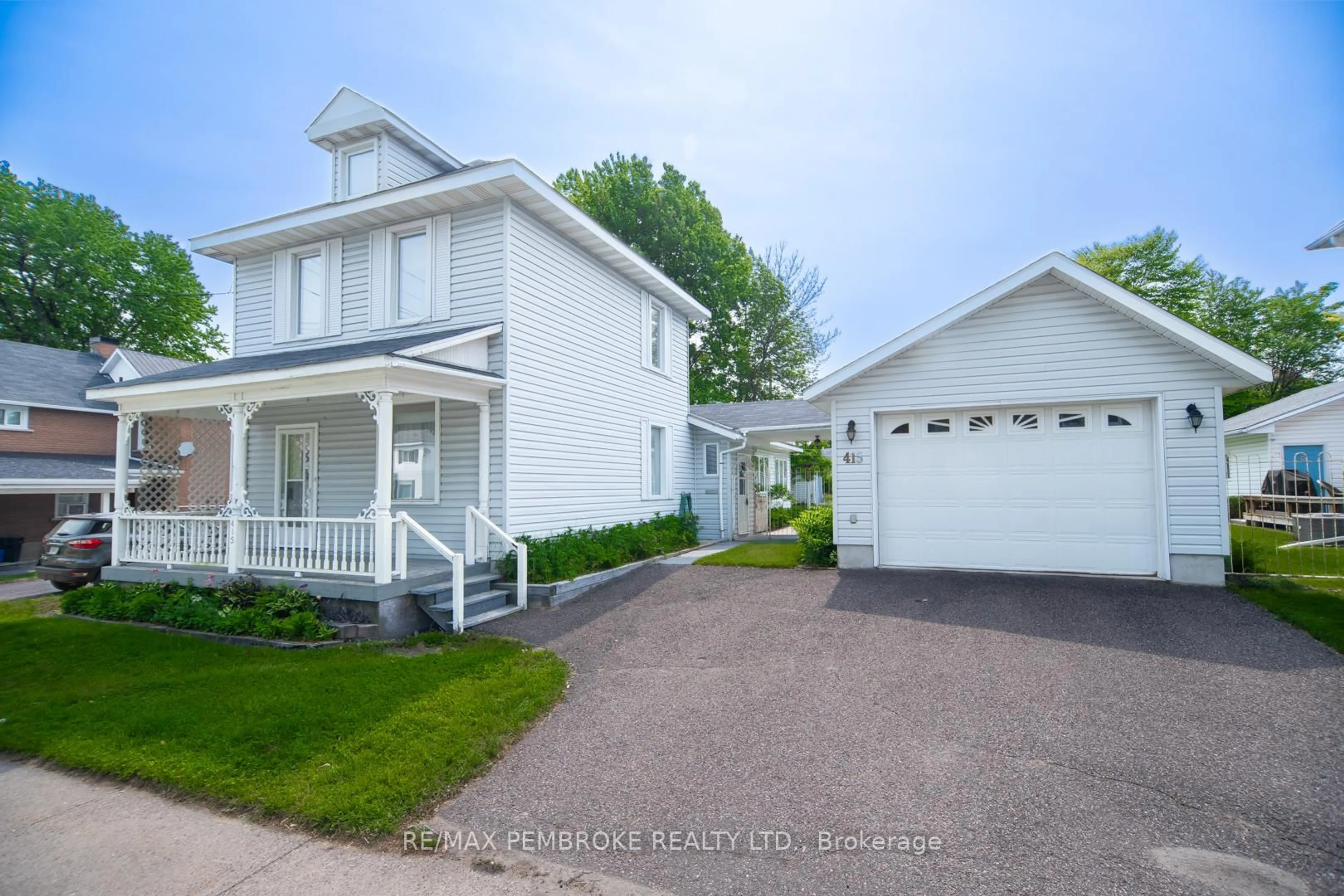 Home with vinyl exterior material, street for 415 Trafalgar Rd, Pembroke Ontario K8A 5B3