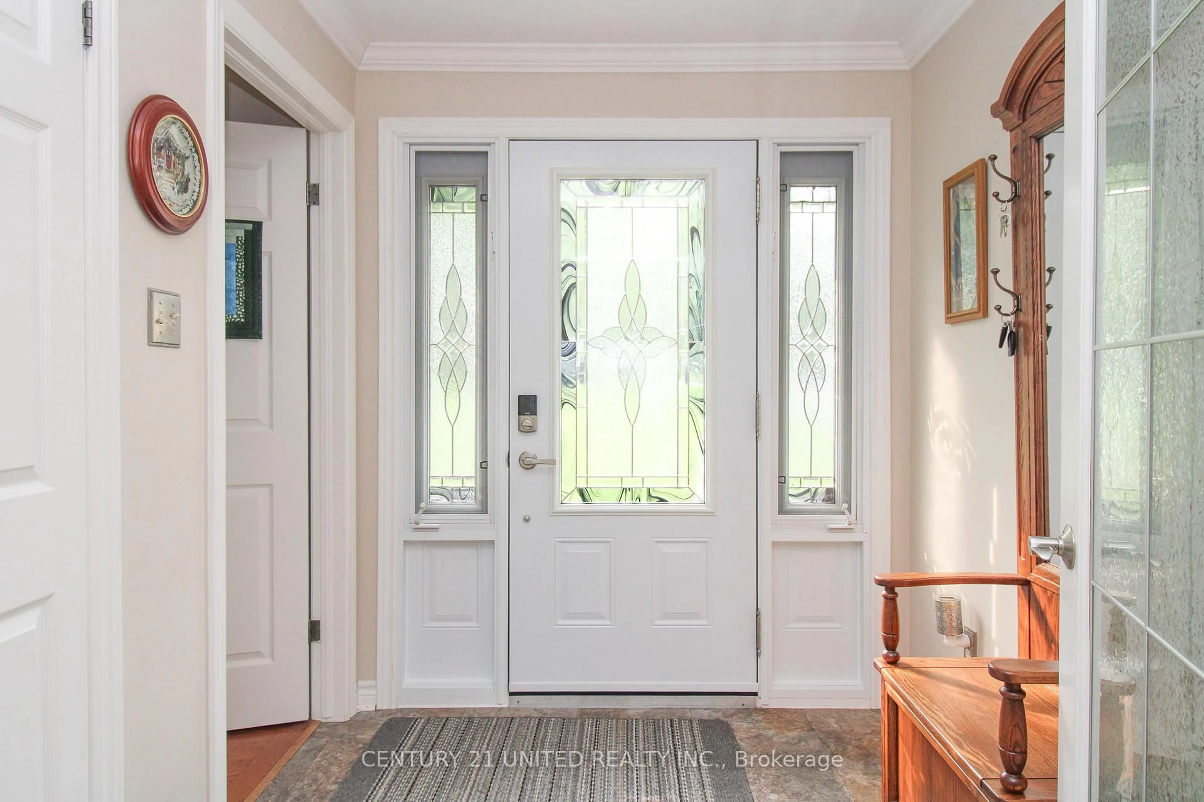 Indoor entryway for 219 Arnott Dr, Selwyn Ontario K0L 1T0