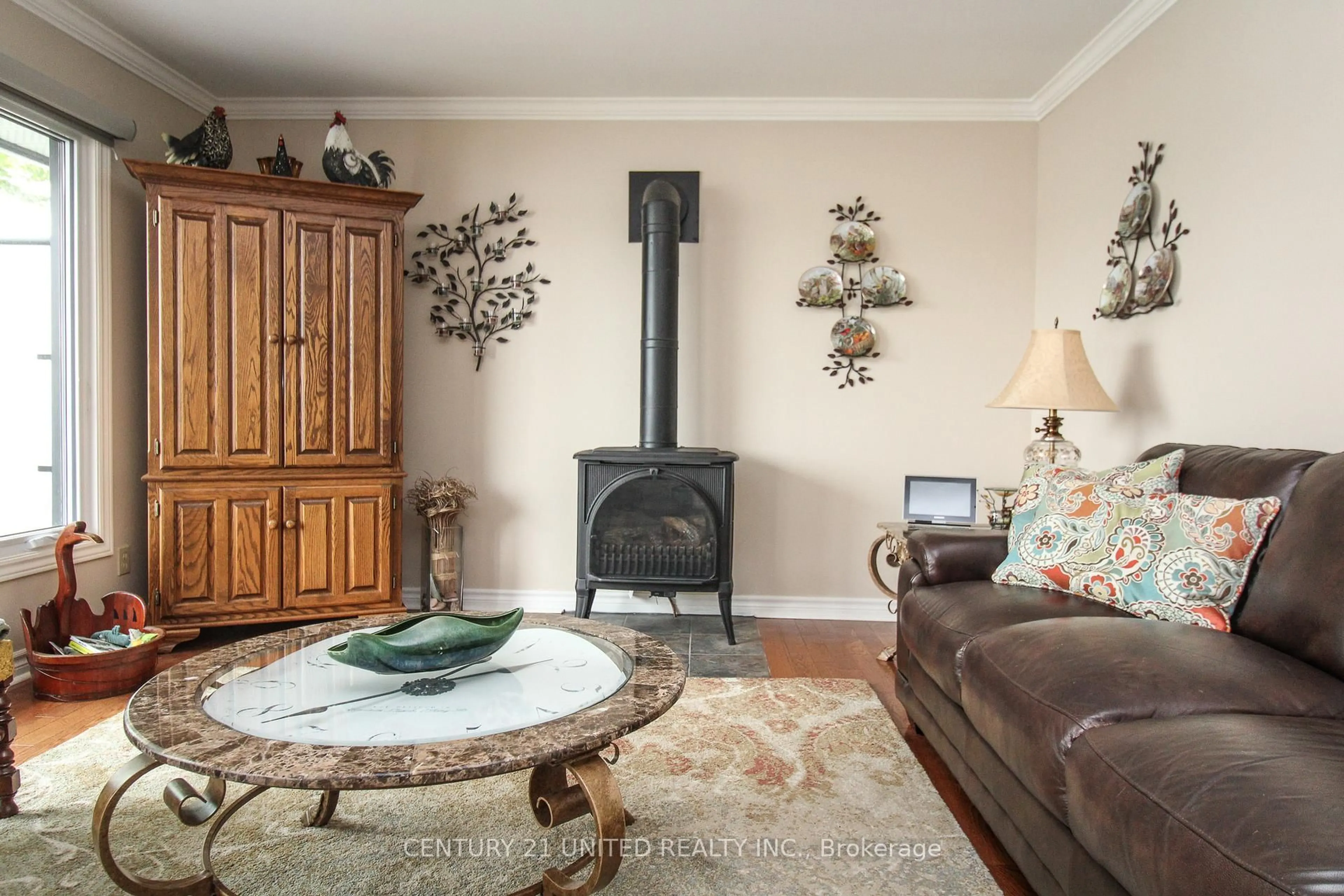 Living room with furniture, unknown for 219 Arnott Dr, Selwyn Ontario K0L 1T0