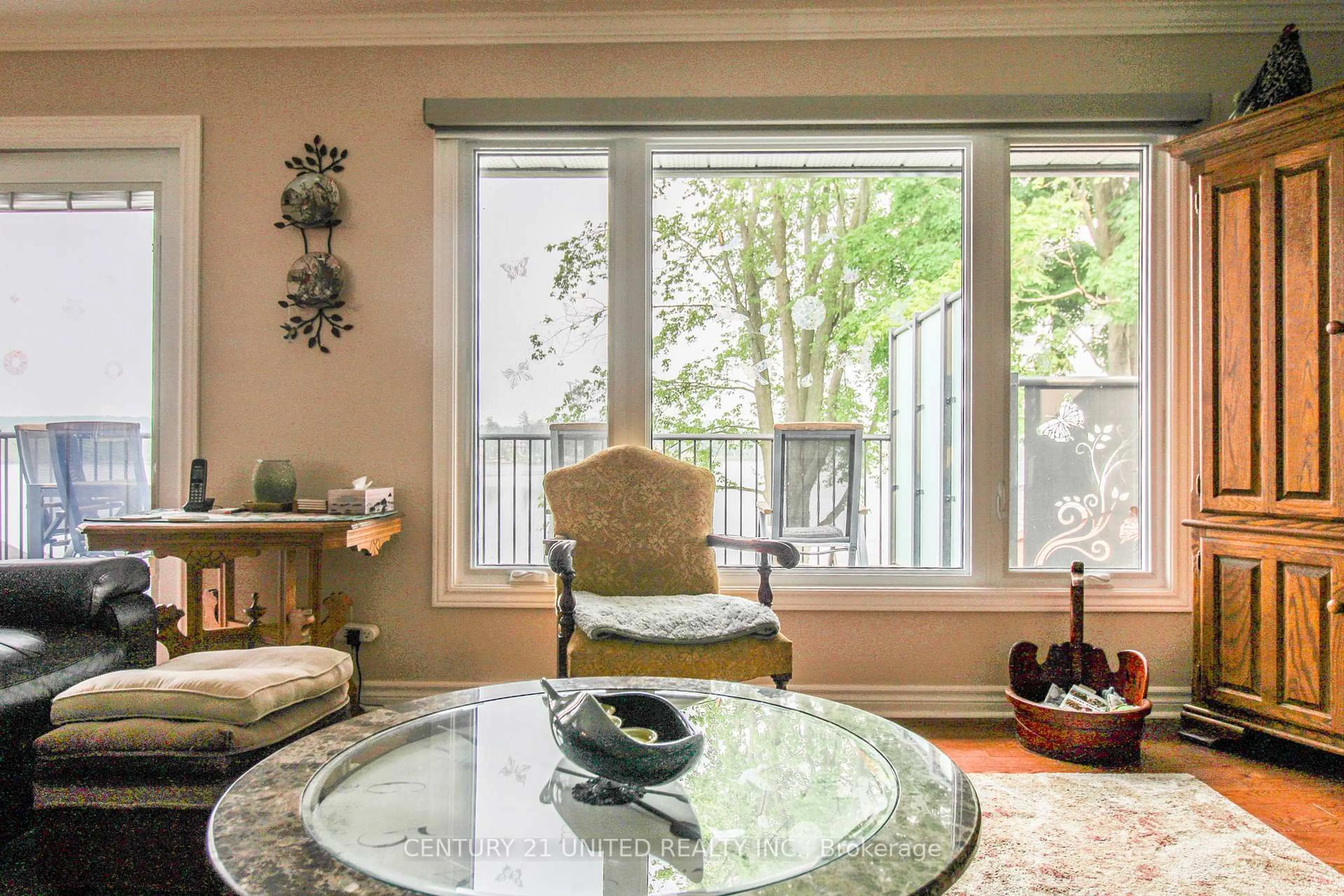 Living room with furniture, unknown for 219 Arnott Dr, Selwyn Ontario K0L 1T0