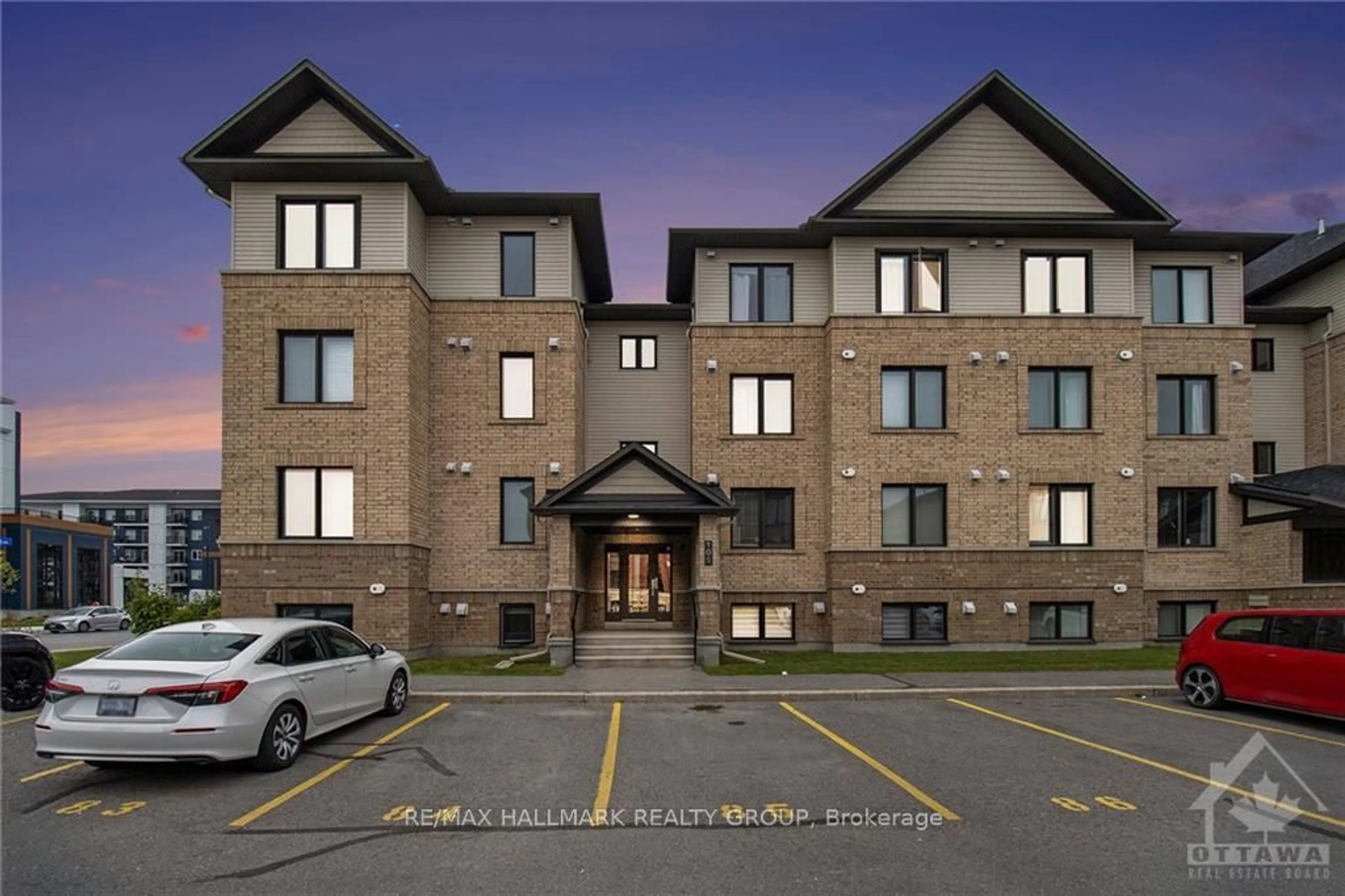 Indoor foyer for 105 BLUESTONE PRIVATE #1, Ottawa Ontario K4A 0M5