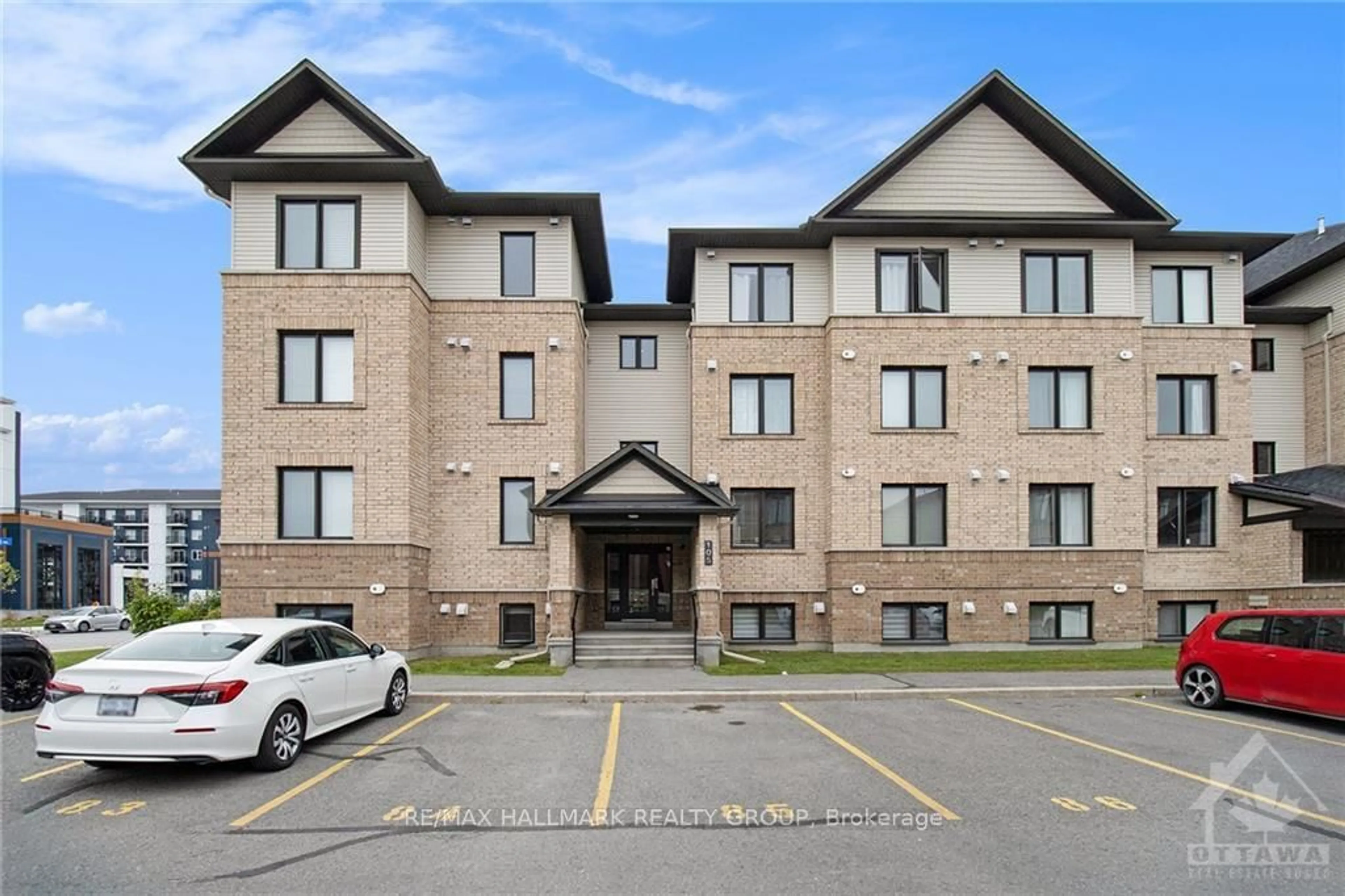Indoor foyer for 105 BLUESTONE PRIVATE #1, Ottawa Ontario K4A 0M5