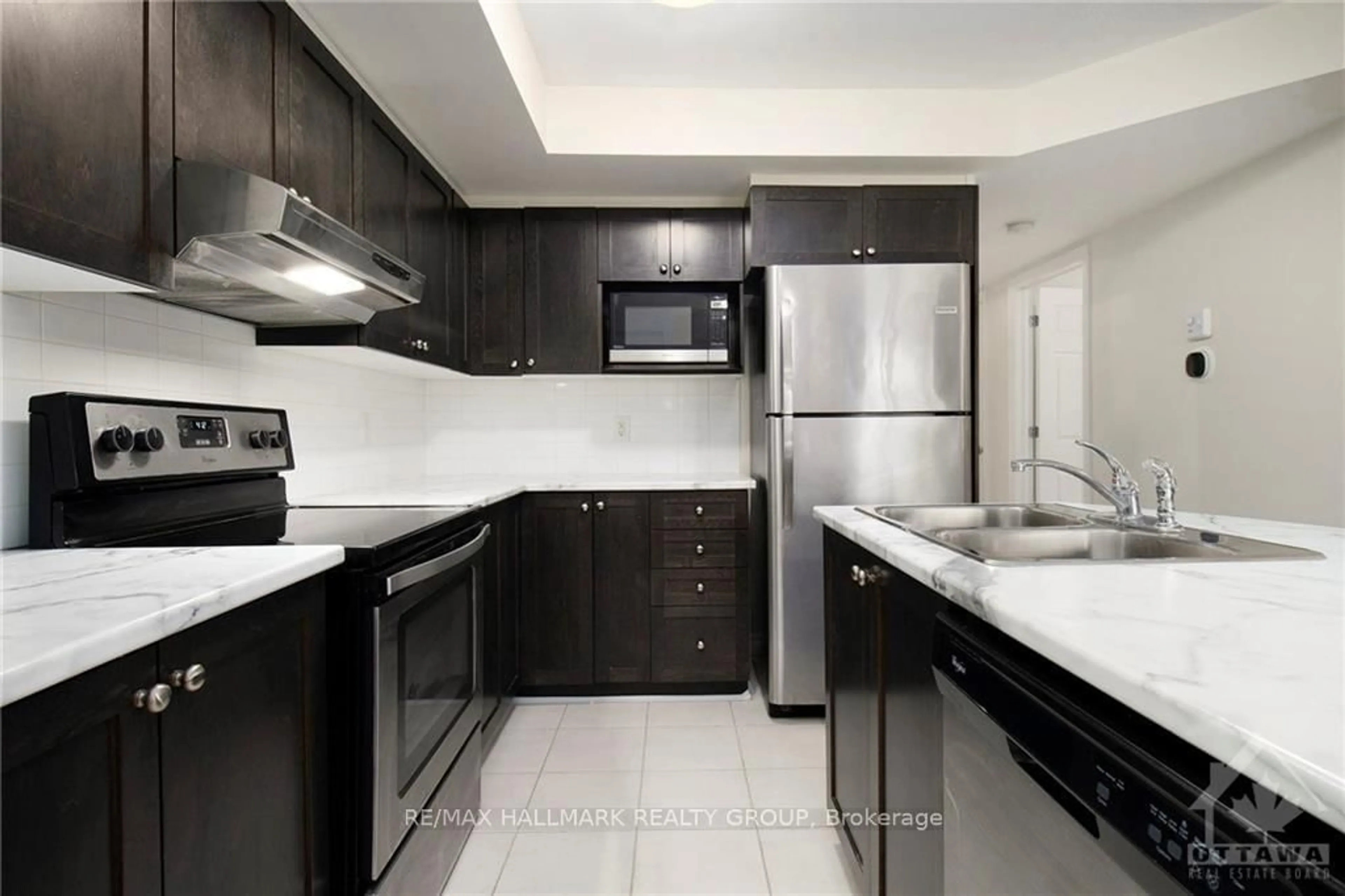 Standard kitchen, ceramic/tile floor for 105 BLUESTONE PRIVATE #1, Ottawa Ontario K4A 0M5