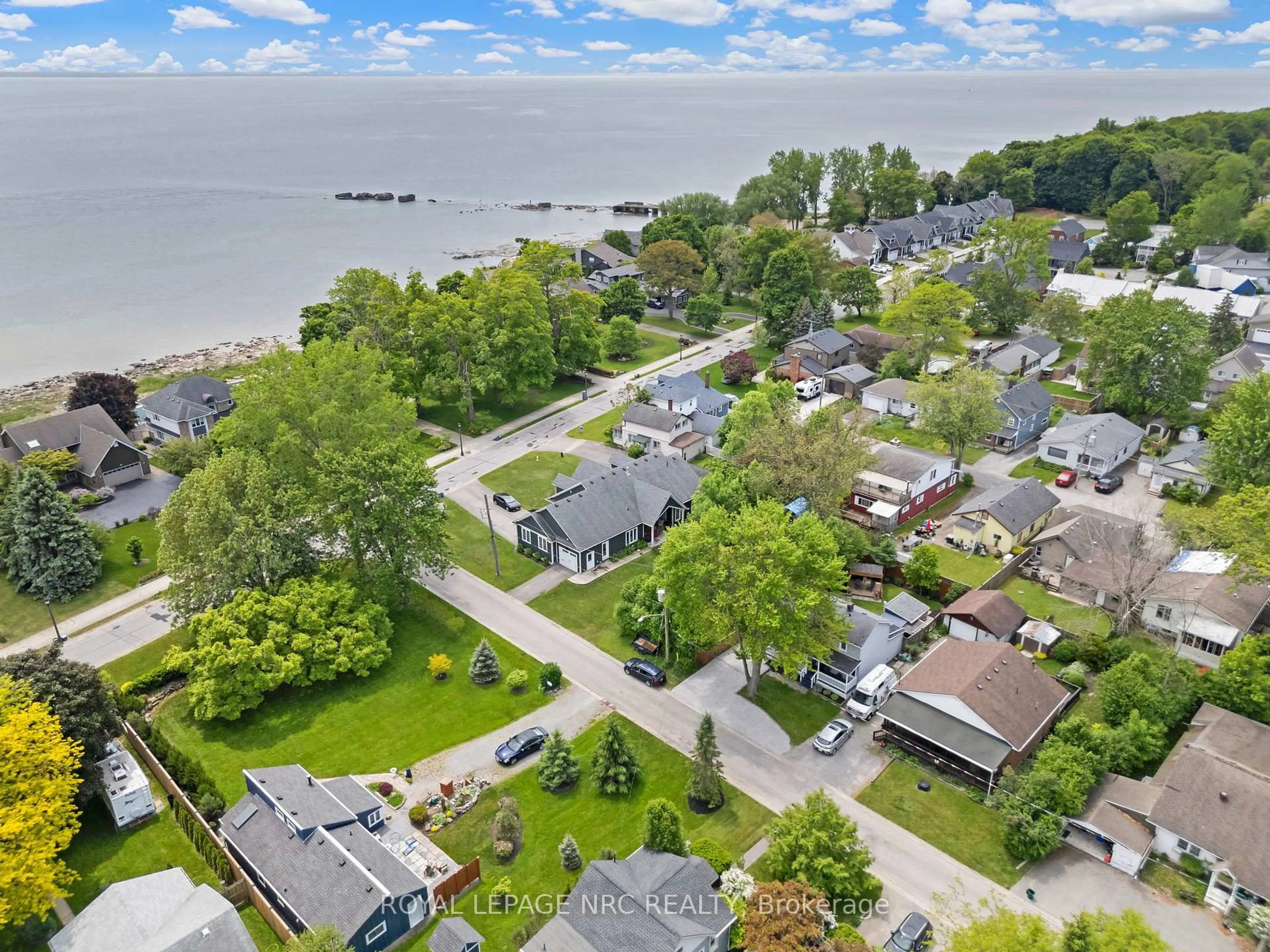 A pic from outside/outdoor area/front of a property/back of a property/a pic from drone, water/lake/river/ocean view for 17 Windsor Ave, Fort Erie Ontario L2A 5L8