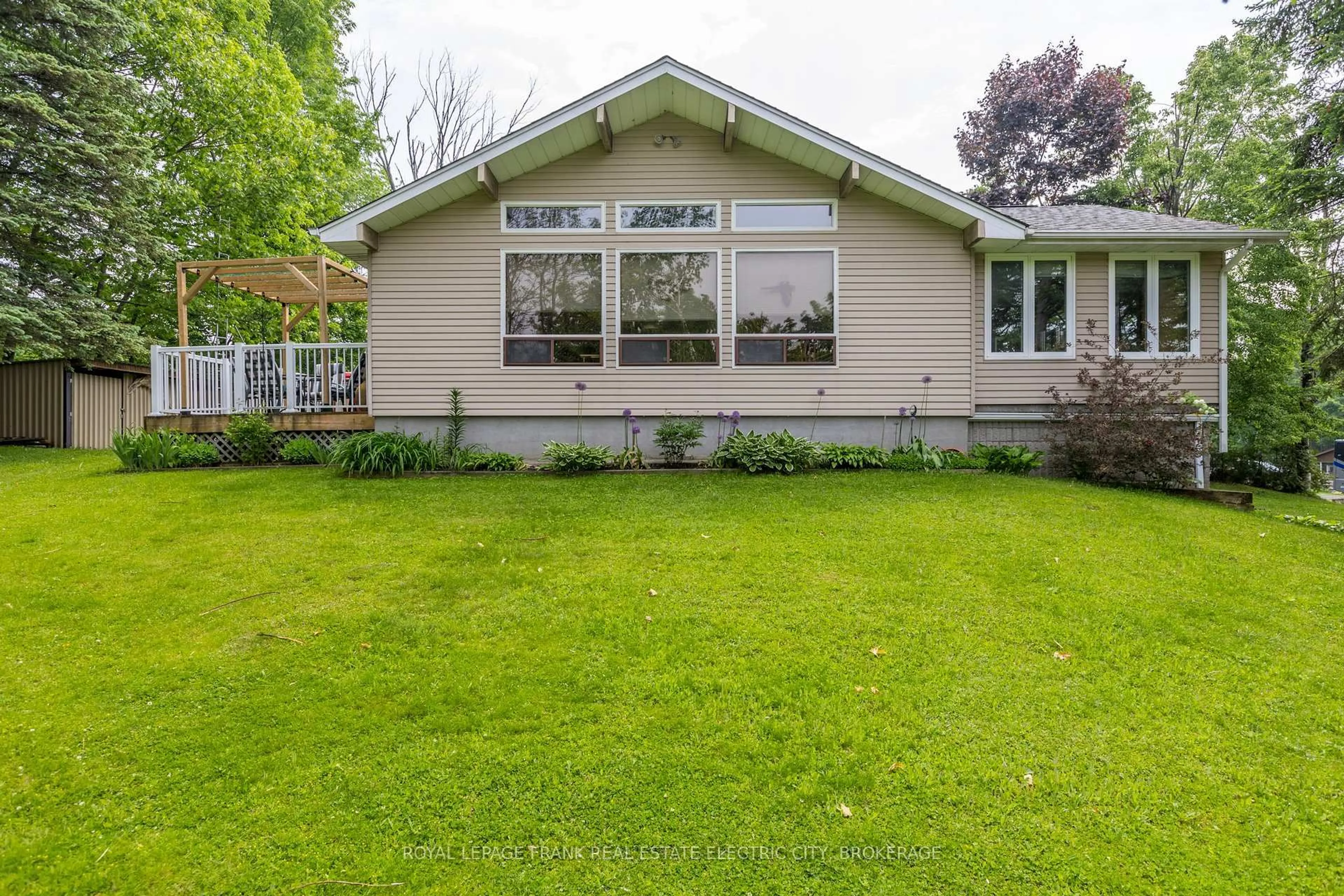 Home with vinyl exterior material, street for 2811 Antelope Tr, Smith-Ennismore-Lakefield Ontario K0L 2H0