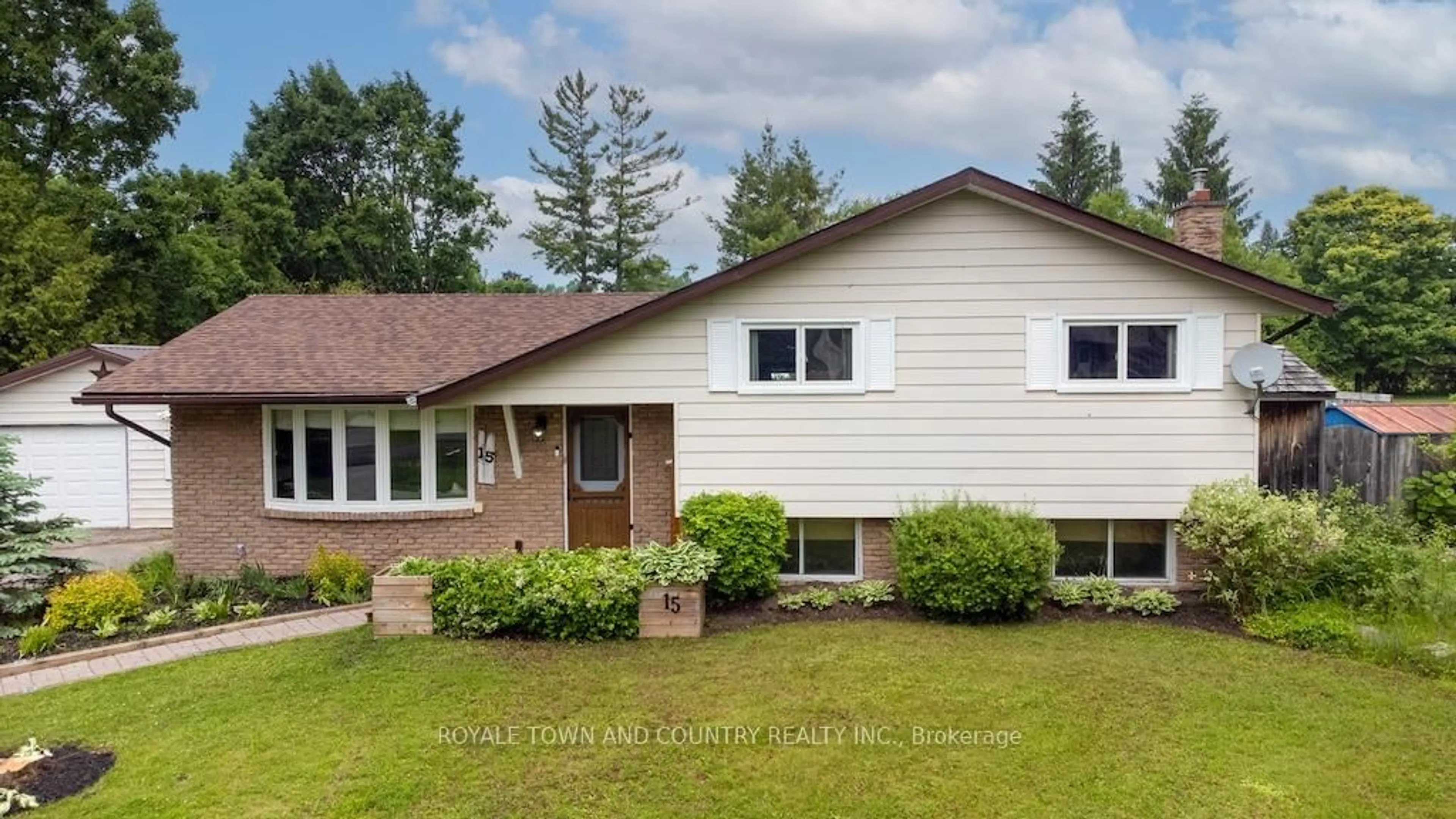 Home with vinyl exterior material, unknown for 15 Janet Dr, Kawartha Lakes Ontario L0B 1K0