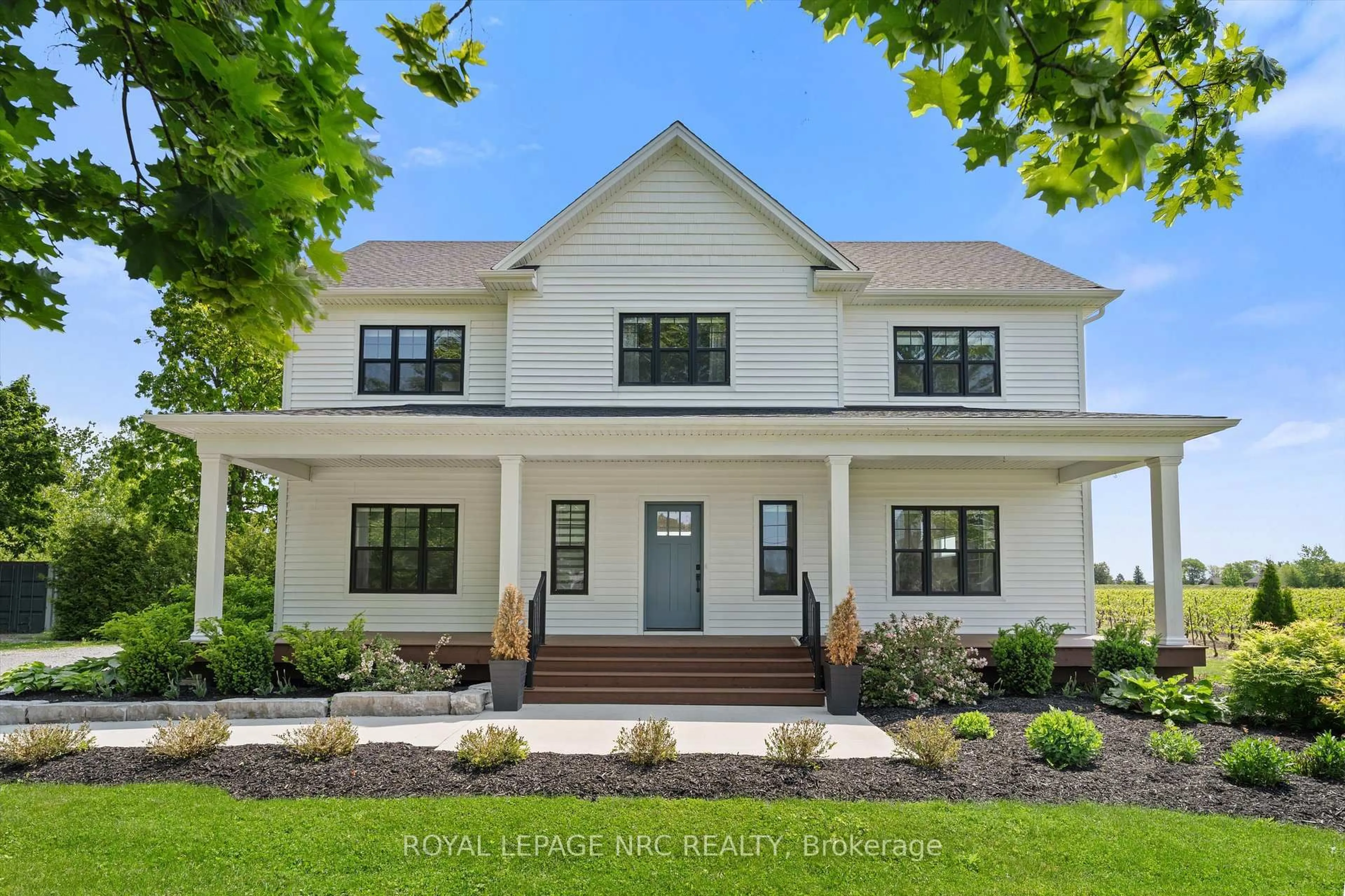 Home with vinyl exterior material, street for 1531 Concession 4 Rd, Niagara-on-the-Lake Ontario L0S 1T0