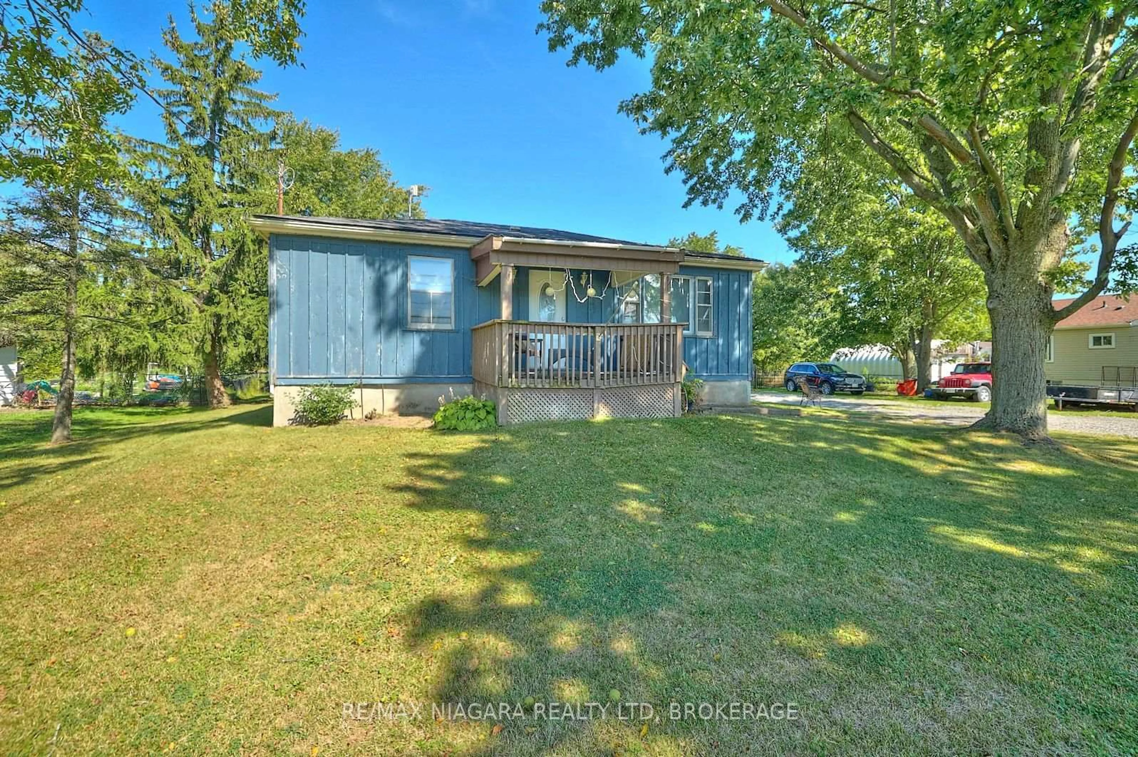 A pic from outside/outdoor area/front of a property/back of a property/a pic from drone, water/lake/river/ocean view for 40252 Forks Rd, Wainfleet Ontario L0S 1V0