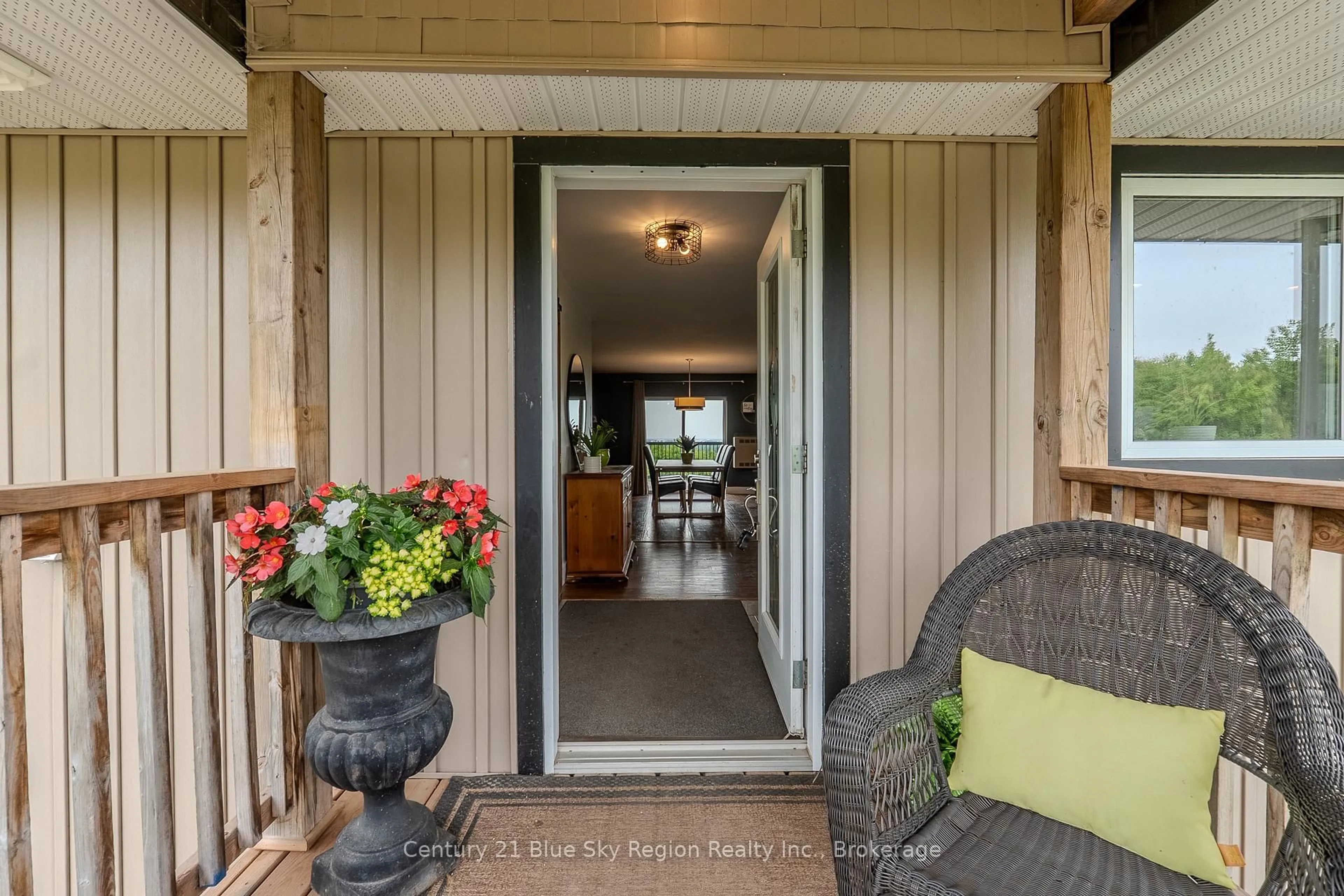 Indoor entryway for 11327 Highway 17, West Nipissing Ontario P0H 1G0