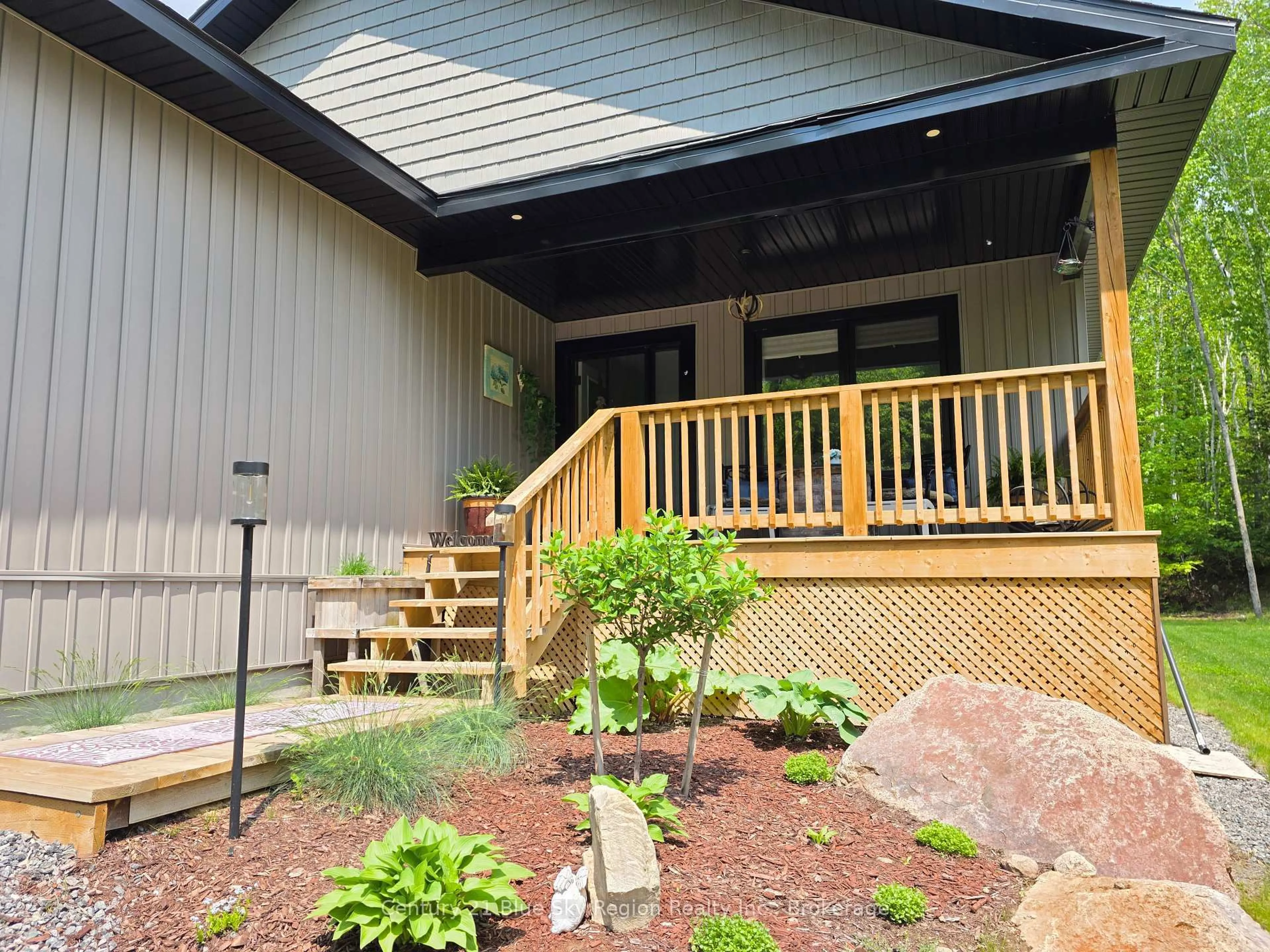 Home with vinyl exterior material, mountain view for 104 GREENWOOD Dr, Bonfield Ontario P0H 1E0