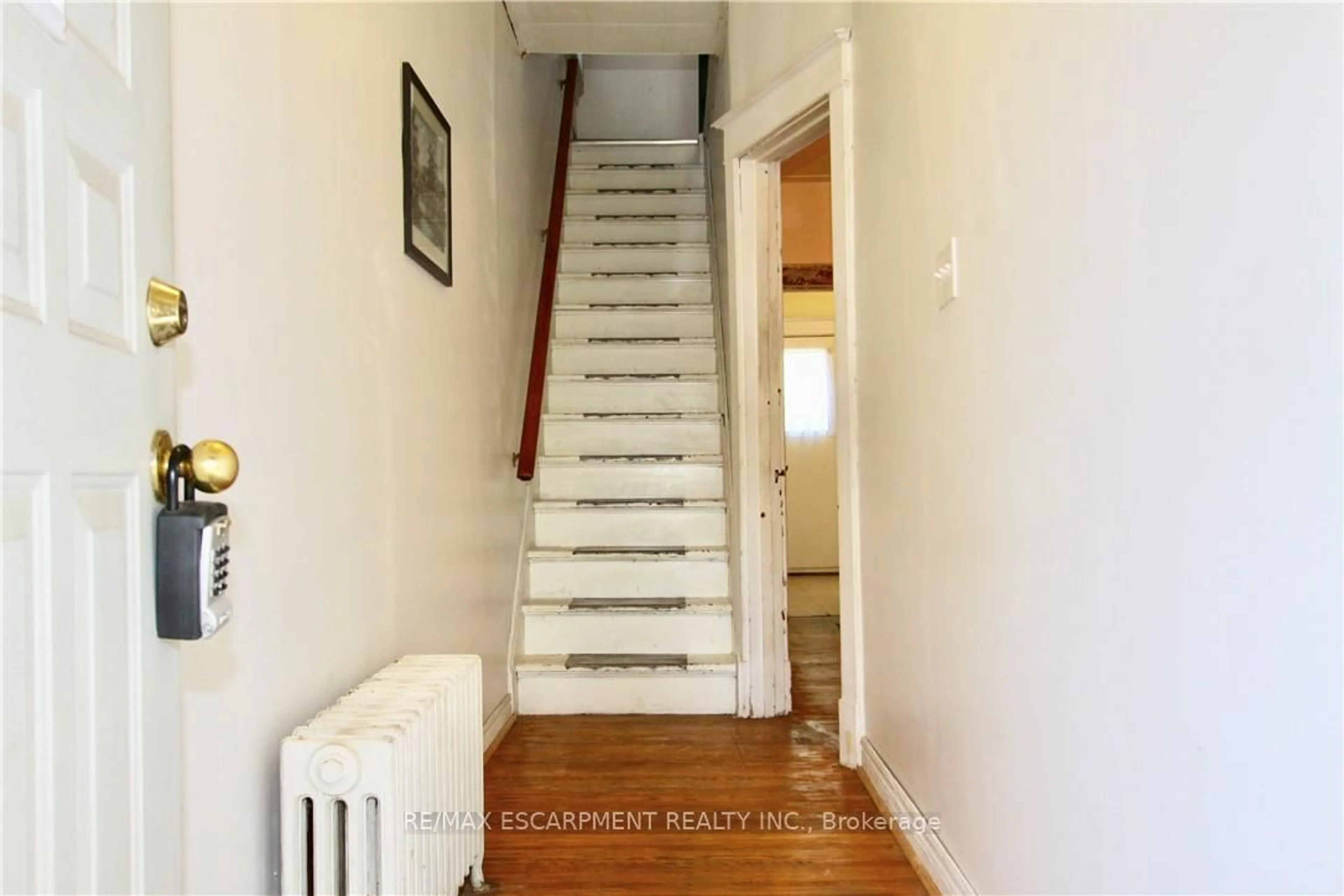 Unknown for 33 Elm St, Hamilton Ontario L8M 1Y2