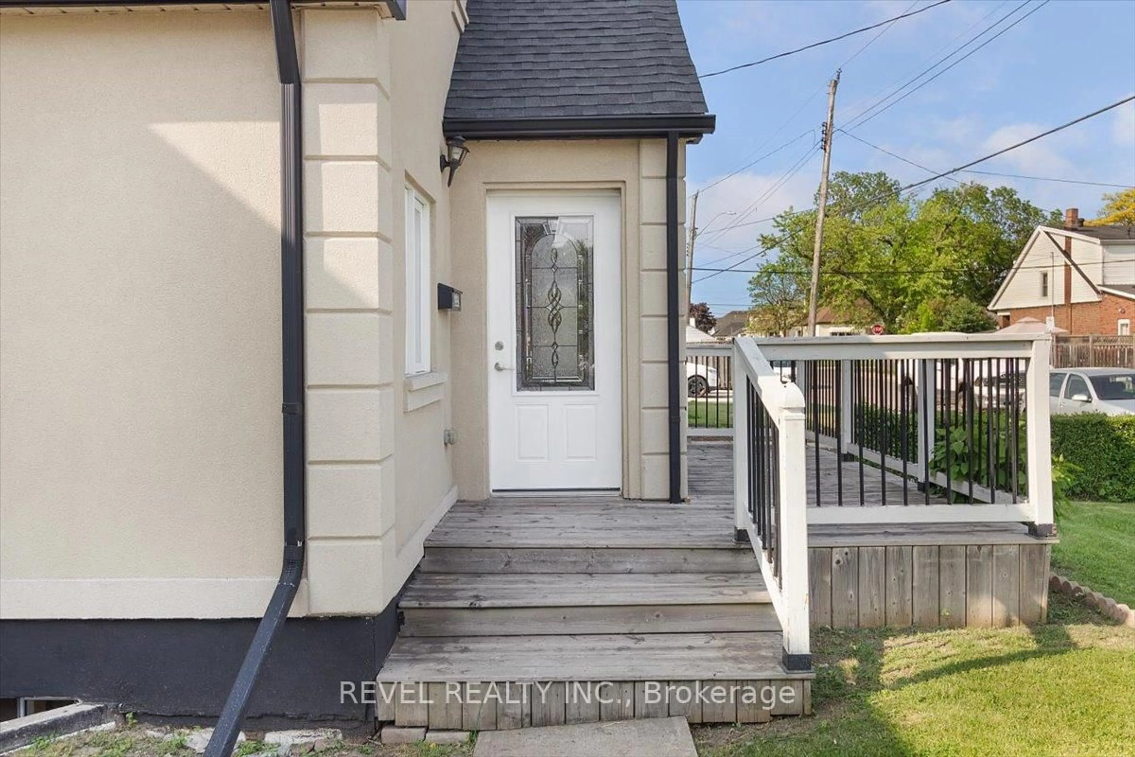 Unknown for 233 Normanhurst Ave, Hamilton Ontario L8H 5N1