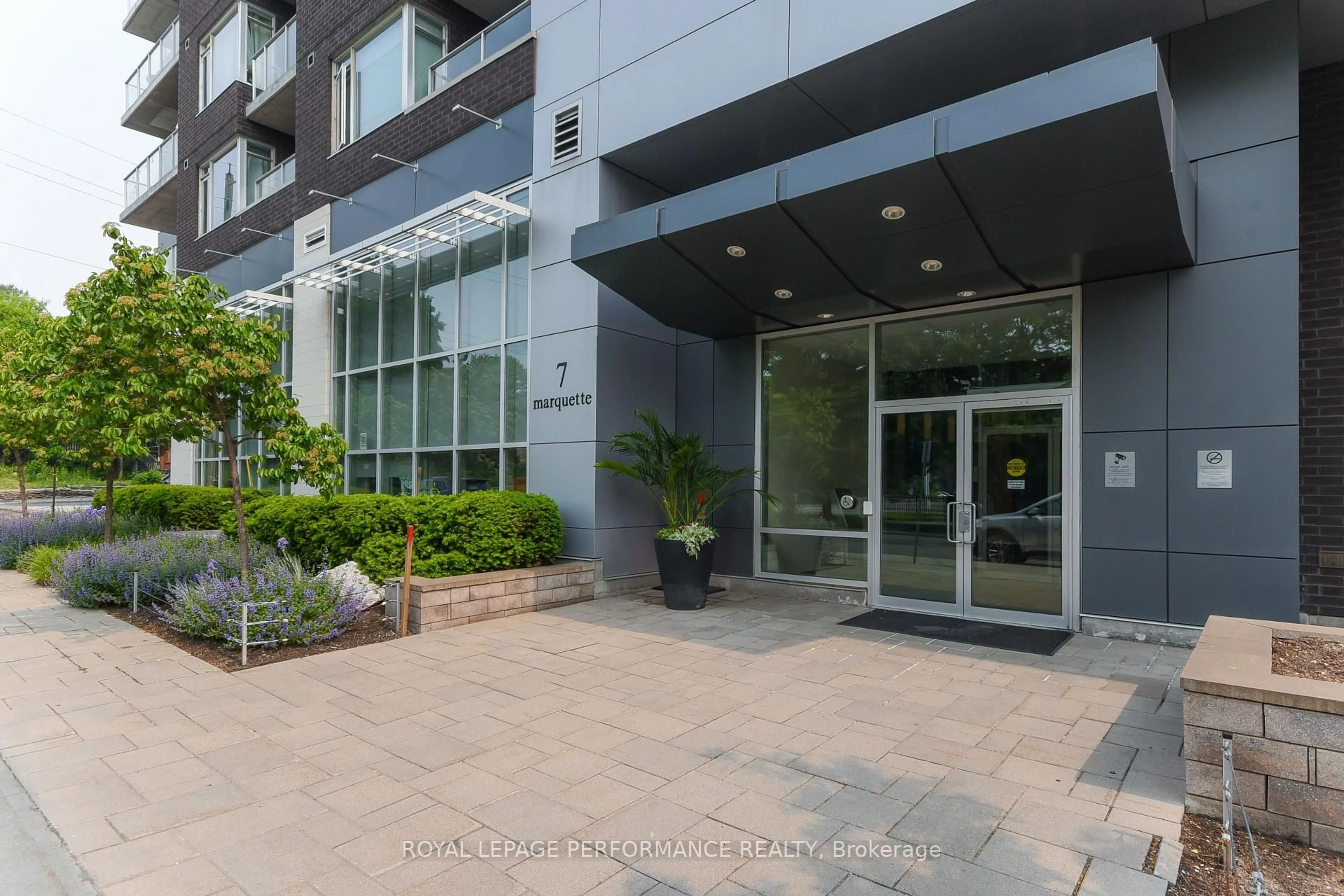 Indoor foyer for 7 Marquette Ave #309A, Ottawa Ontario K1L 8A7