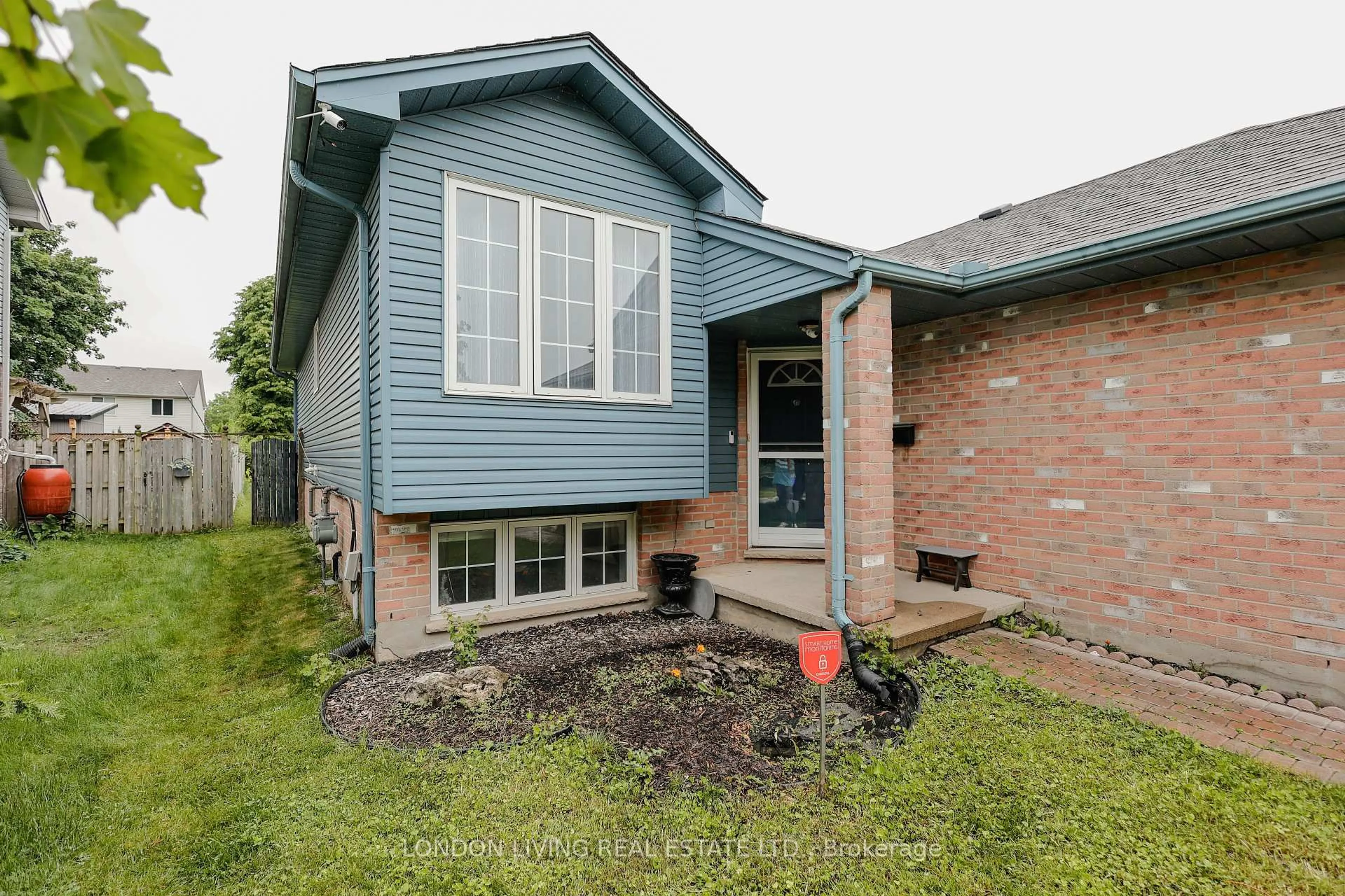 Home with brick exterior material, street for 26 Joliet St, London East Ontario N5V 4V9