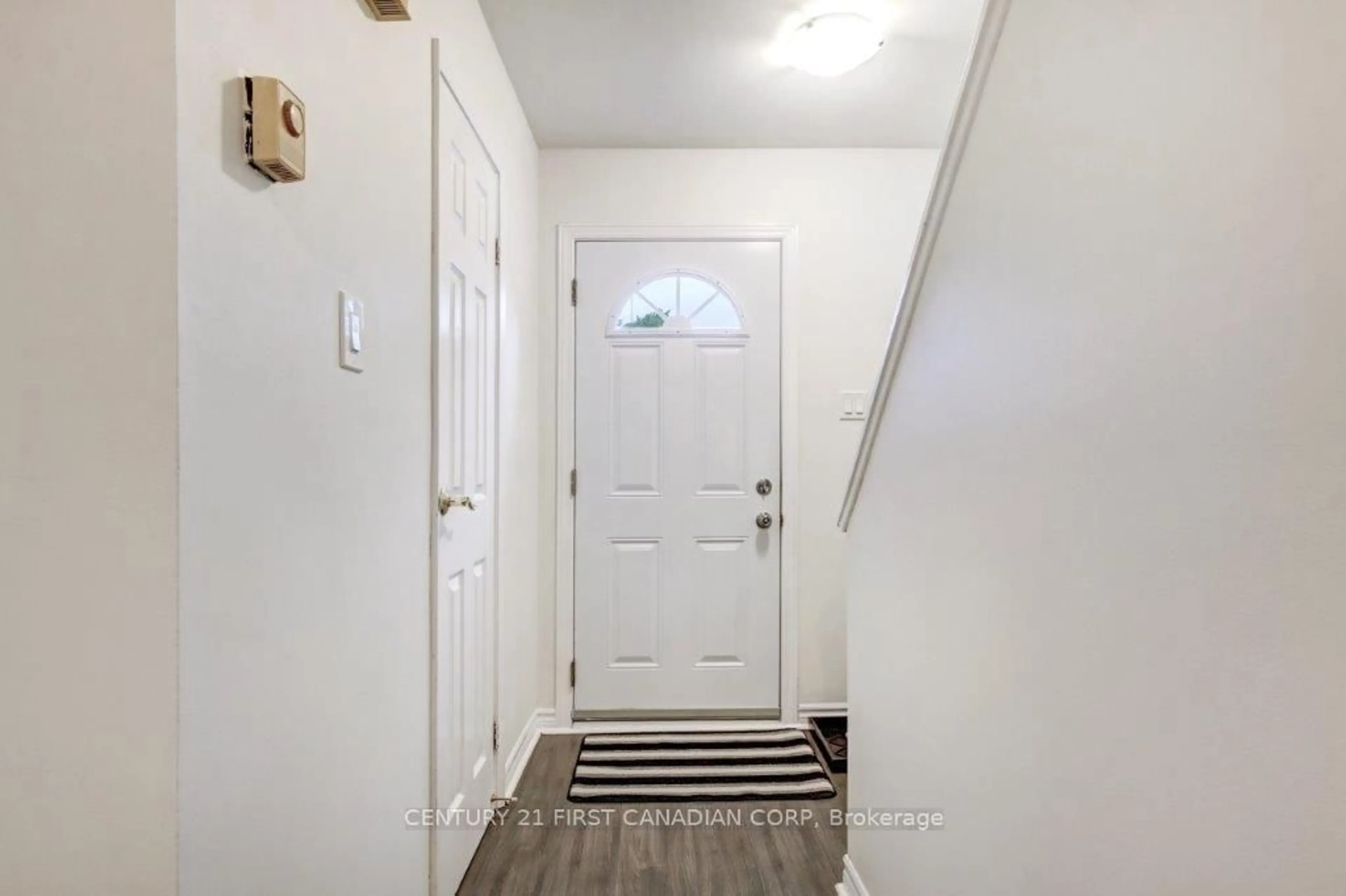 Indoor entryway for 166 Southdale Rd #15, London South Ontario N6J 2J1