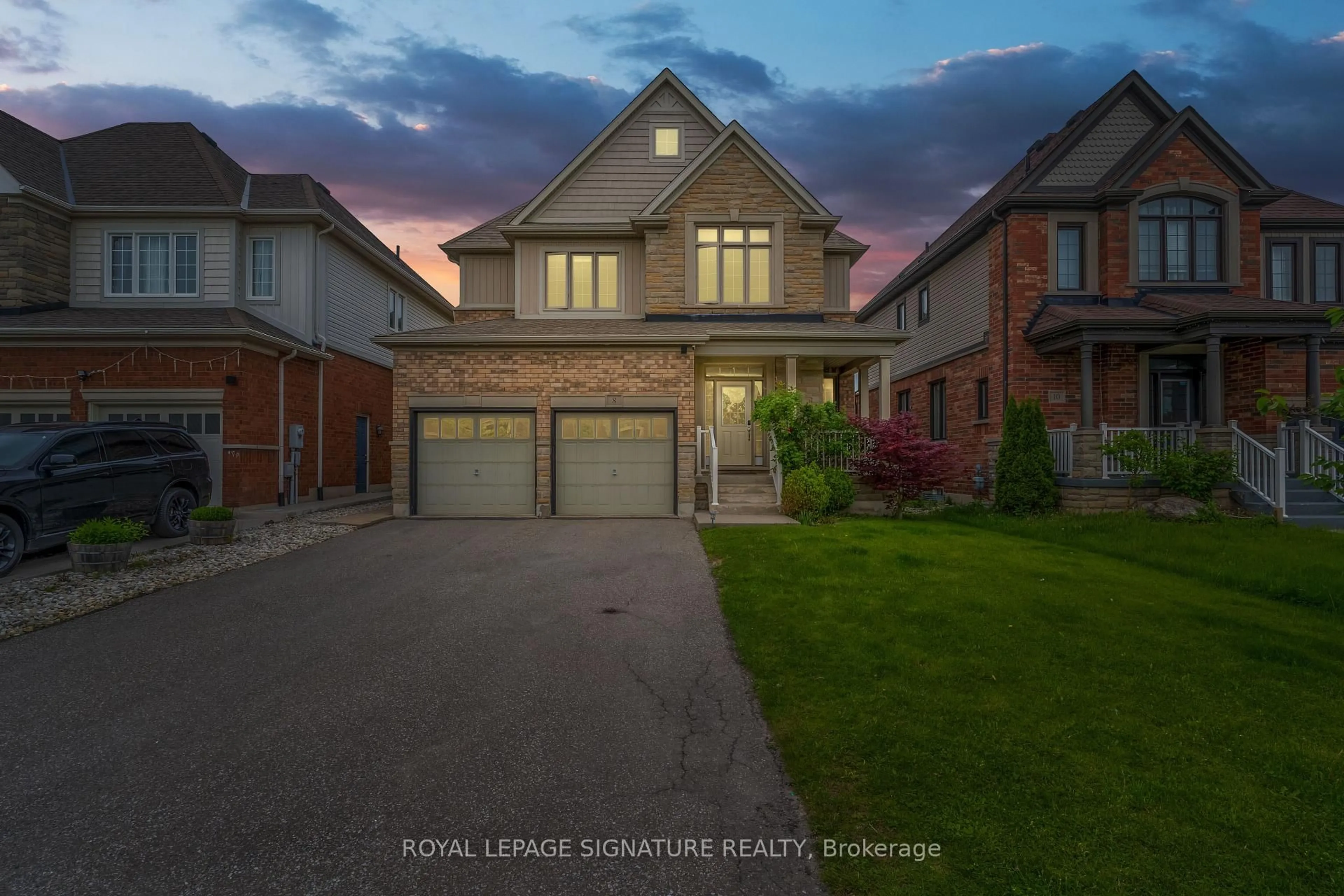 Home with vinyl exterior material, street for 8 Miracle Way, Thorold Ontario L0S 1A0