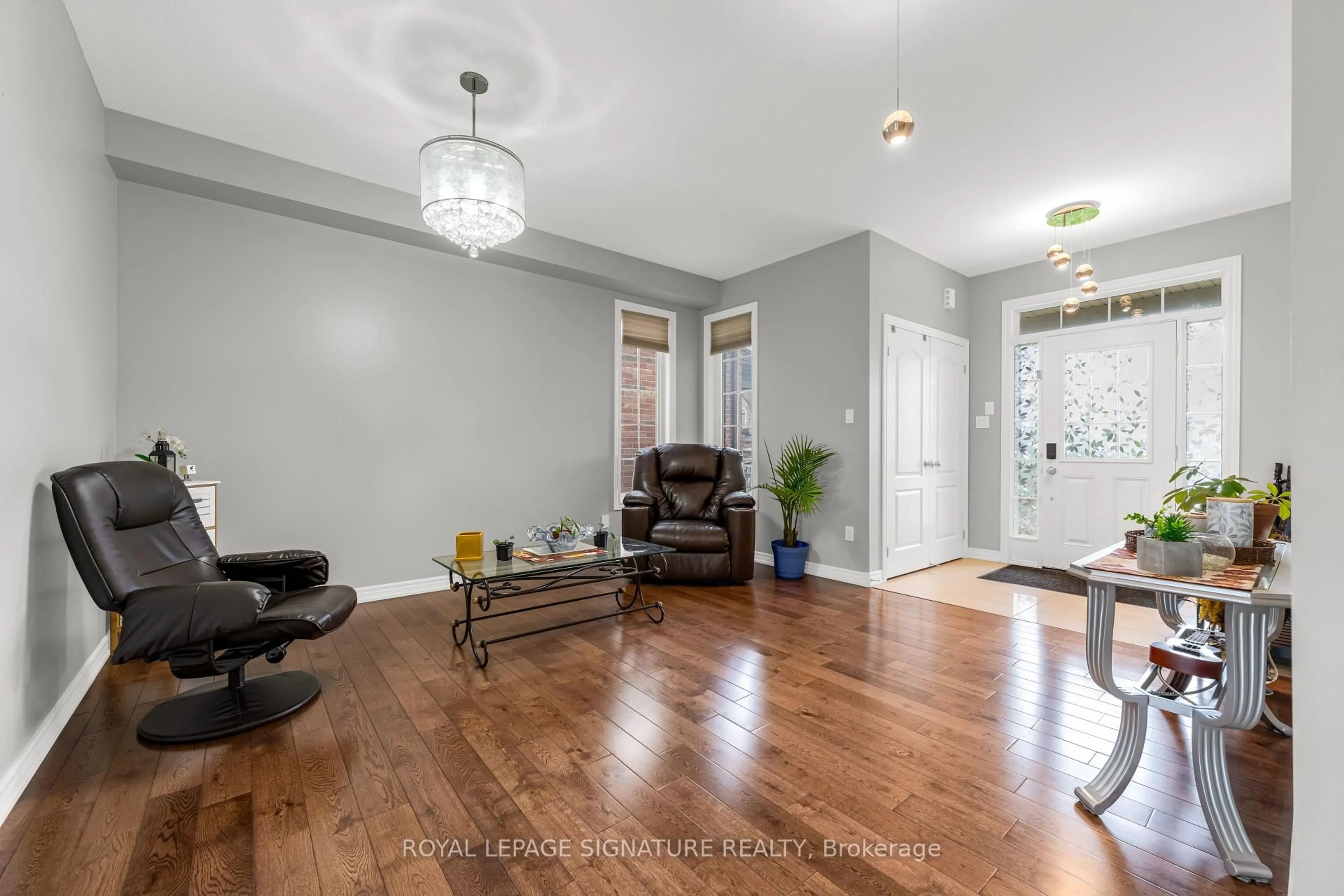 Indoor entryway for 8 Miracle Way, Thorold Ontario L0S 1A0