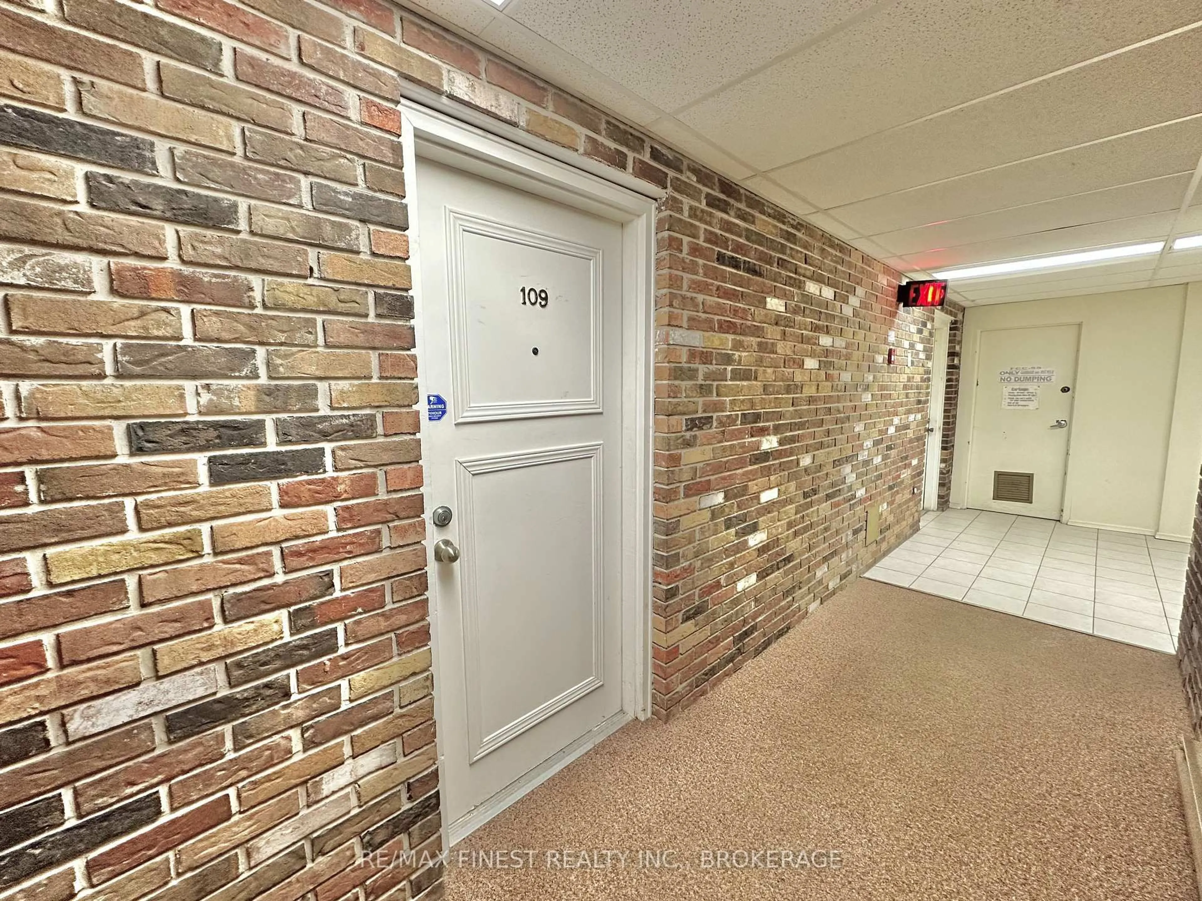 Indoor foyer for 835 Milford Dr #109, Kingston Ontario K7P 1A7