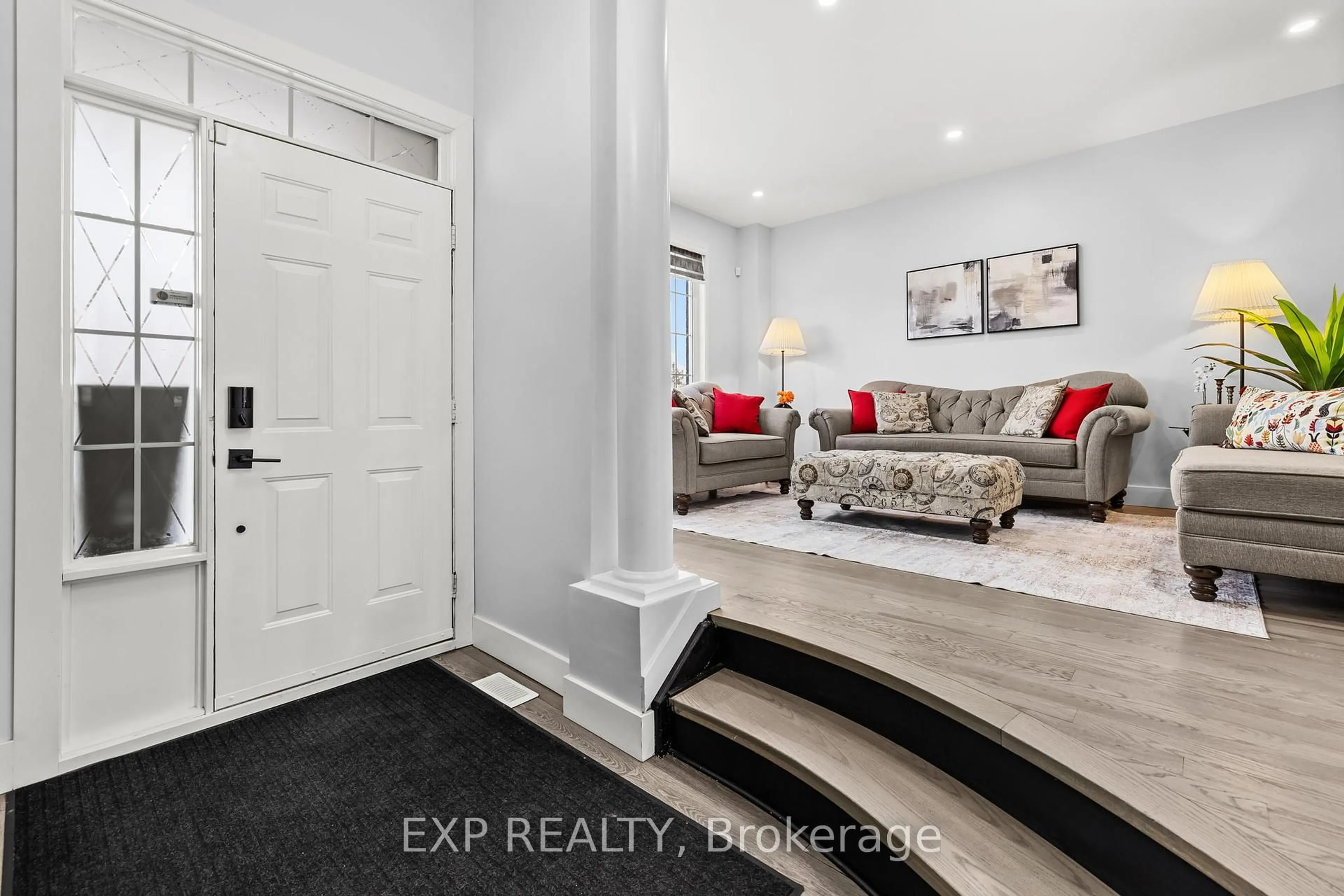 Indoor entryway for 2151 Avebury Dr, Orleans Ontario K4A 4G7
