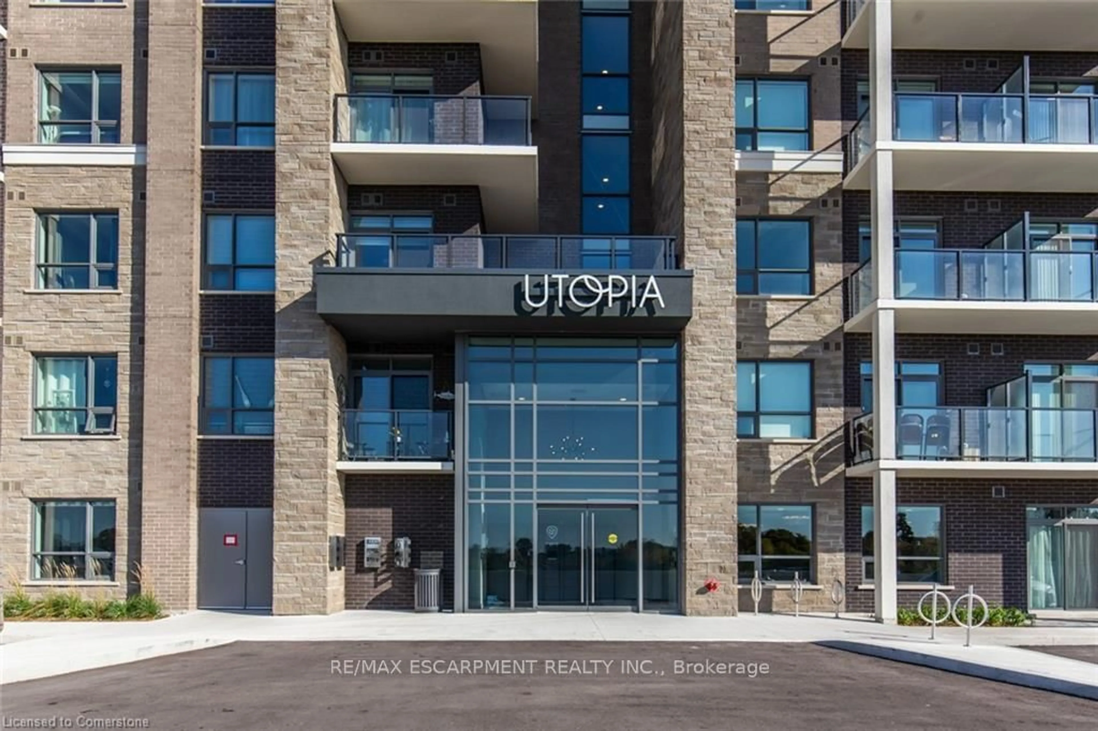 Indoor foyer for 5055 Greenlane Rd #632, Lincoln Ontario L3J 2J3