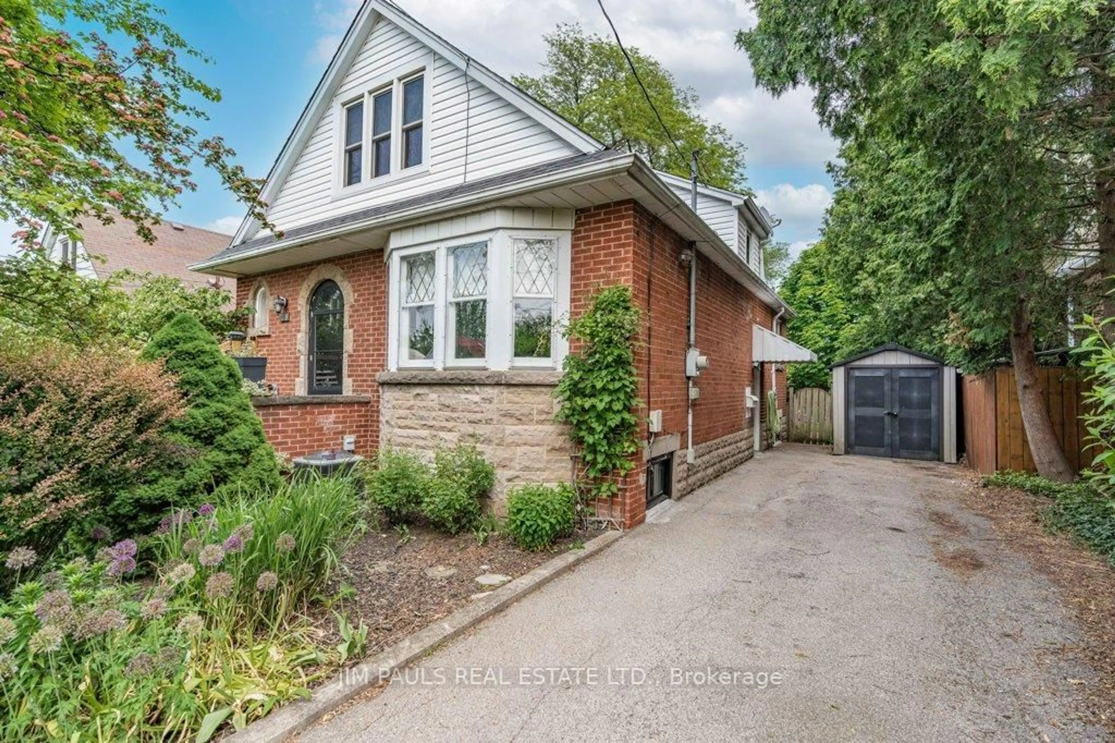 Home with brick exterior material, street for 289 East 18th St, Hamilton Ontario L9A 4P5