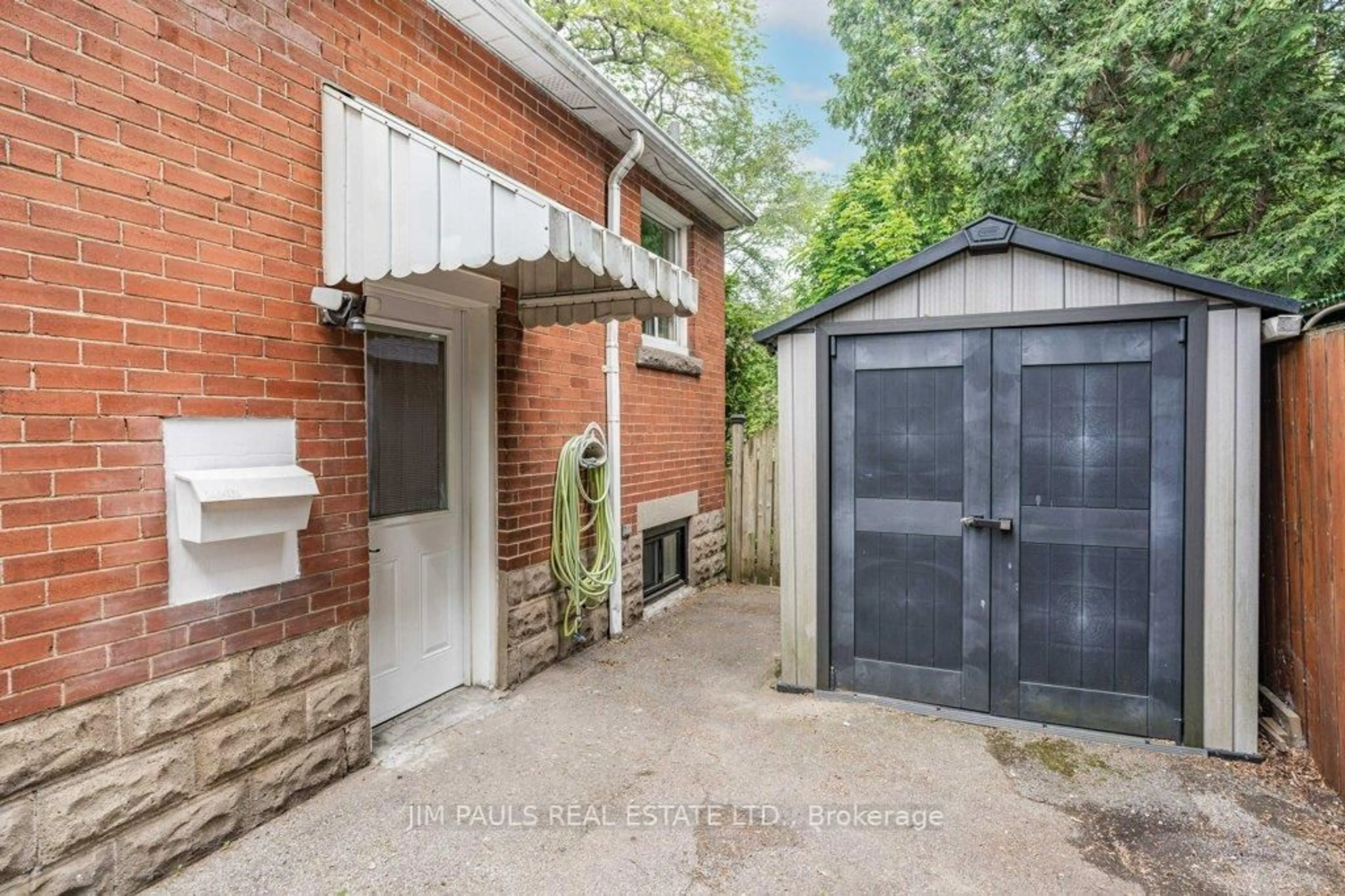 Unknown for 289 East 18th St, Hamilton Ontario L9A 4P5