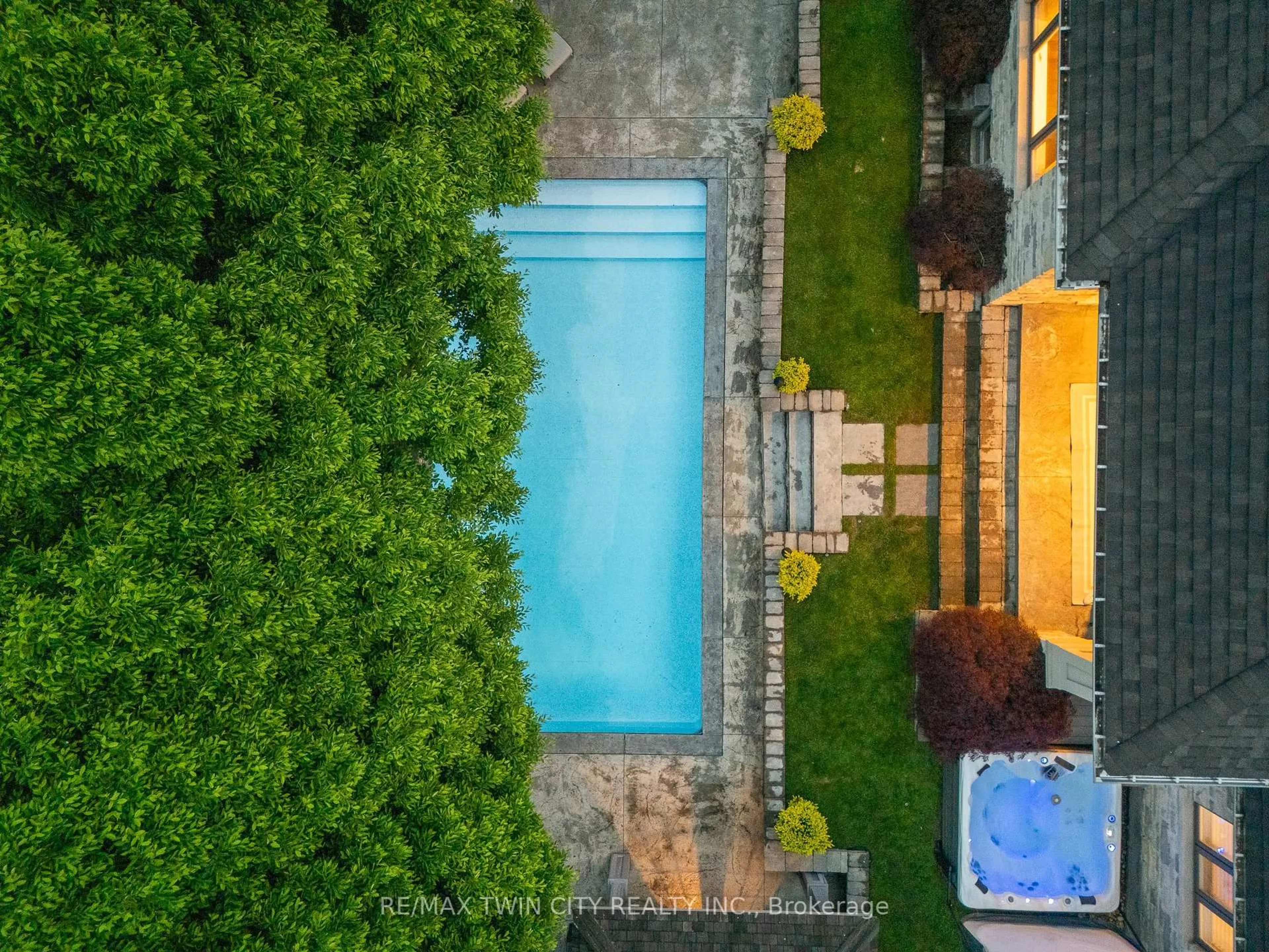 Pool for 303 Terrace Wood Cres, Kitchener Ontario N2P 0A8