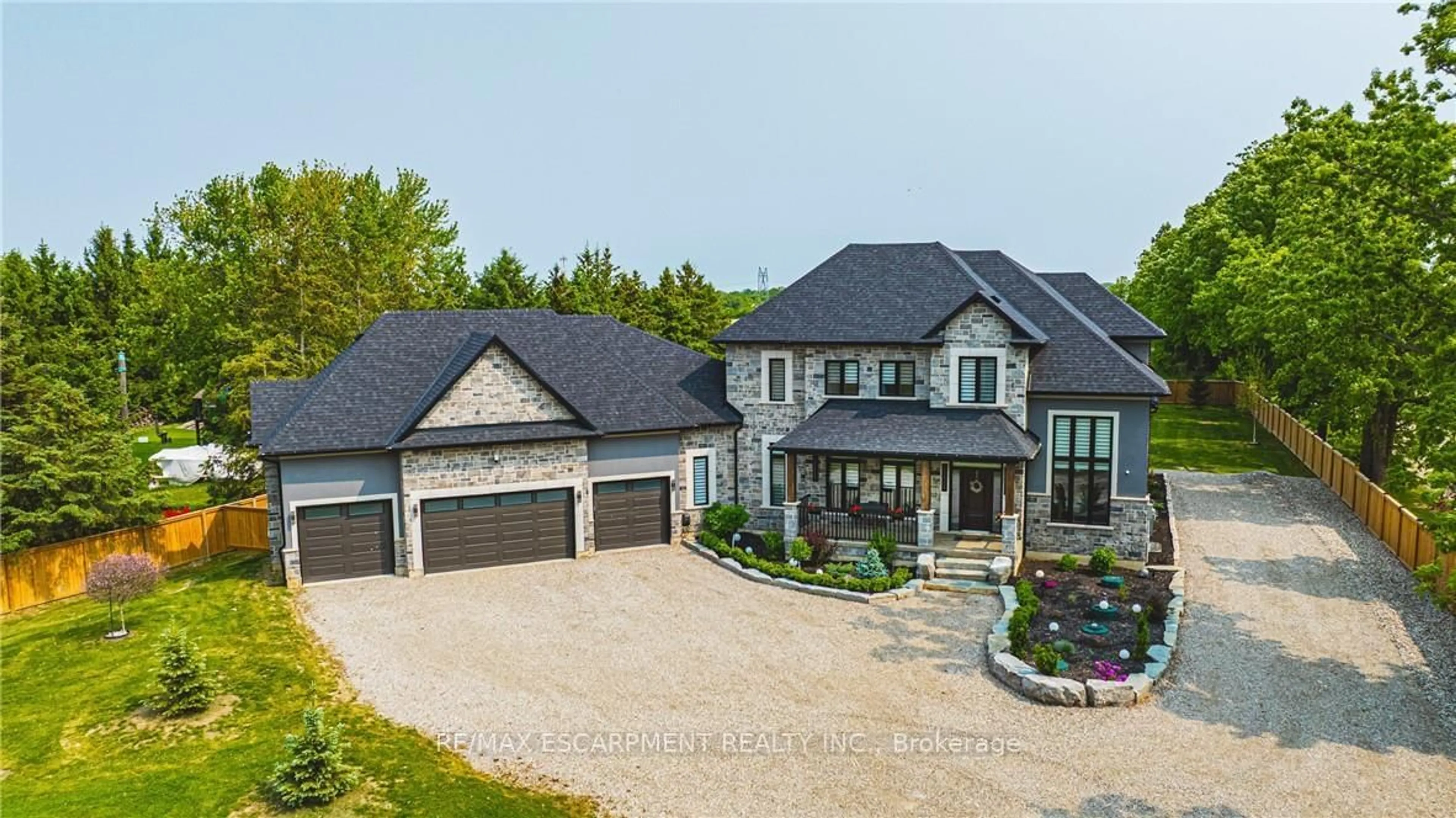 A pic from outside/outdoor area/front of a property/back of a property/a pic from drone, unknown for 8378 Chippewa Rd, Hamilton Ontario L0R 1W0