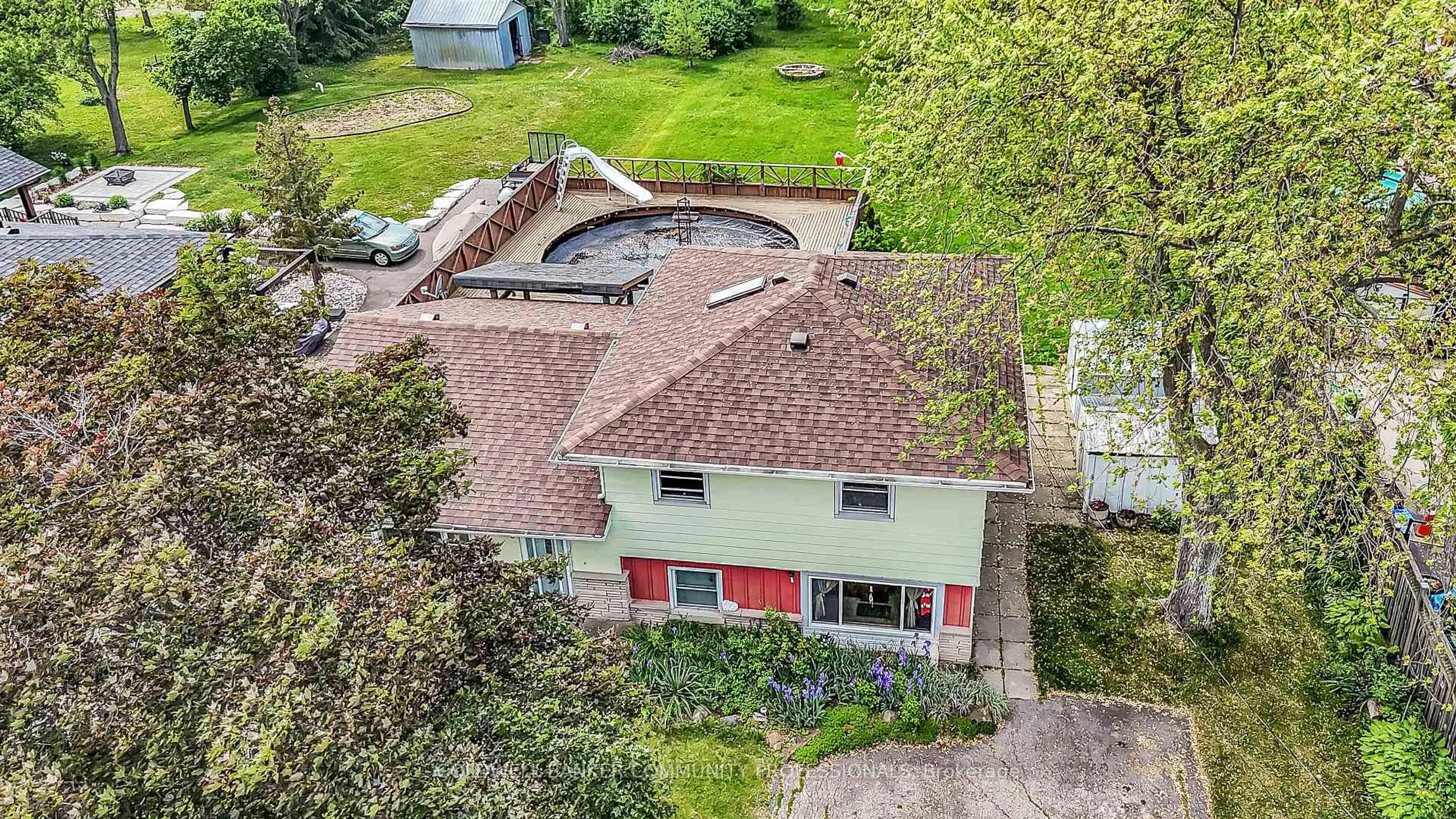 A pic from outside/outdoor area/front of a property/back of a property/a pic from drone, building for 160 Woodburn Rd, Hamilton Ontario L0R 1P0