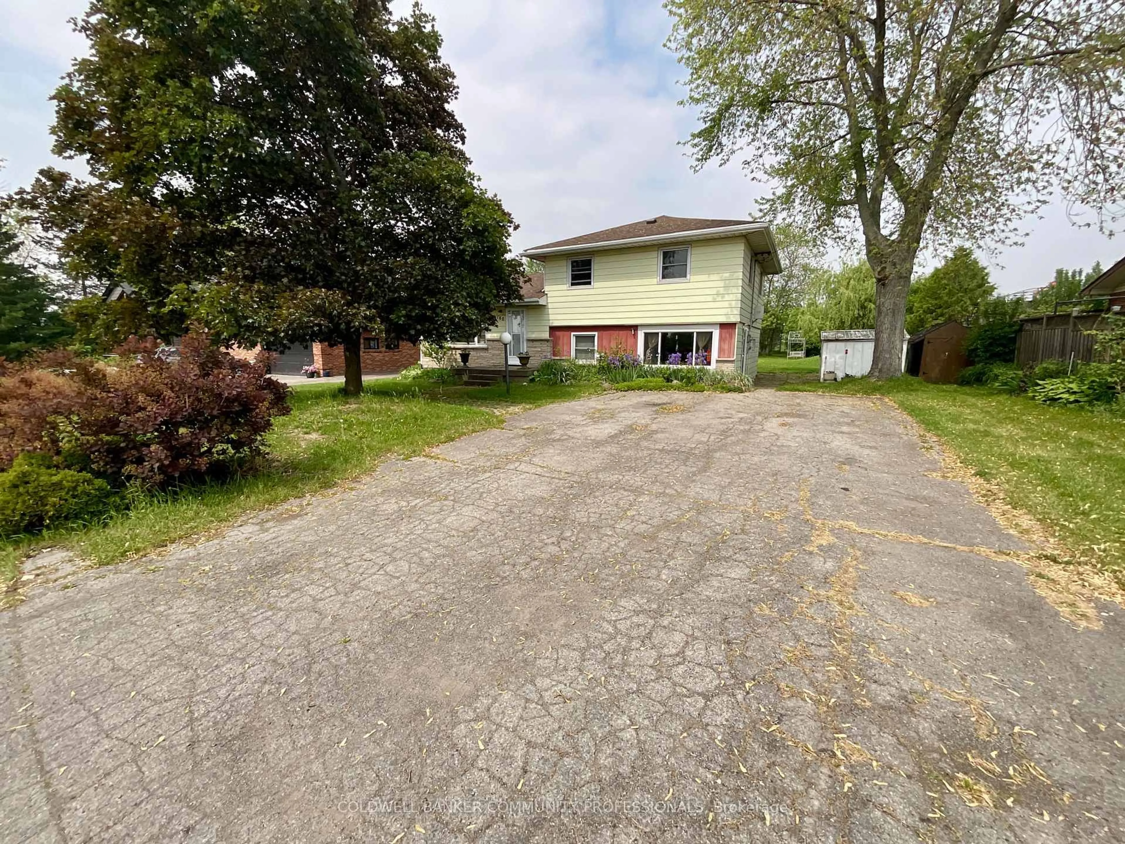 A pic from outside/outdoor area/front of a property/back of a property/a pic from drone, street for 160 Woodburn Rd, Hamilton Ontario L0R 1P0