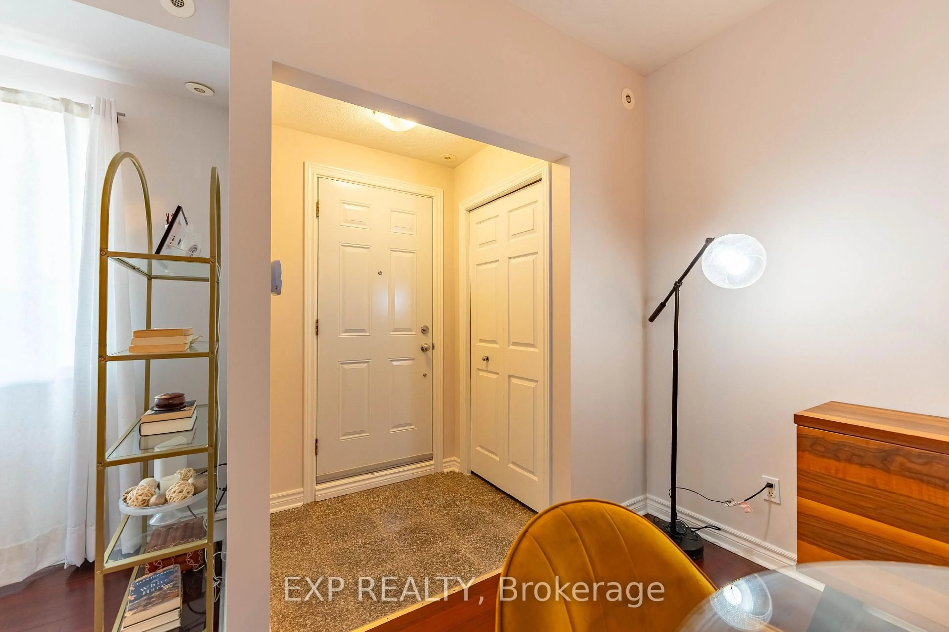 Indoor entryway for 221 Crestway Dr #D, Ottawa Ontario K2G 0A9