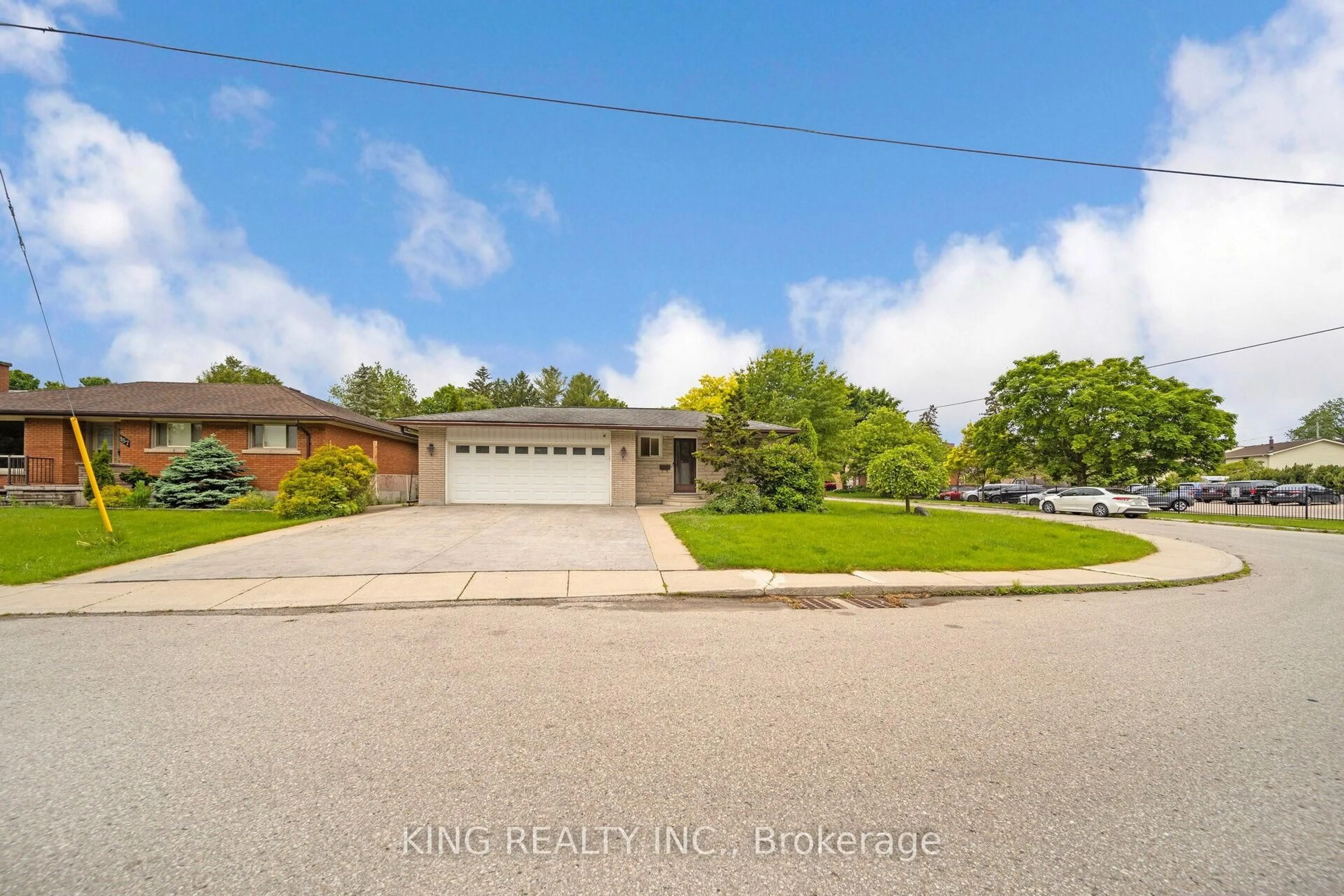 A pic from outside/outdoor area/front of a property/back of a property/a pic from drone, street for 159 Victoria St, Woodstock Ontario N4S 6W1