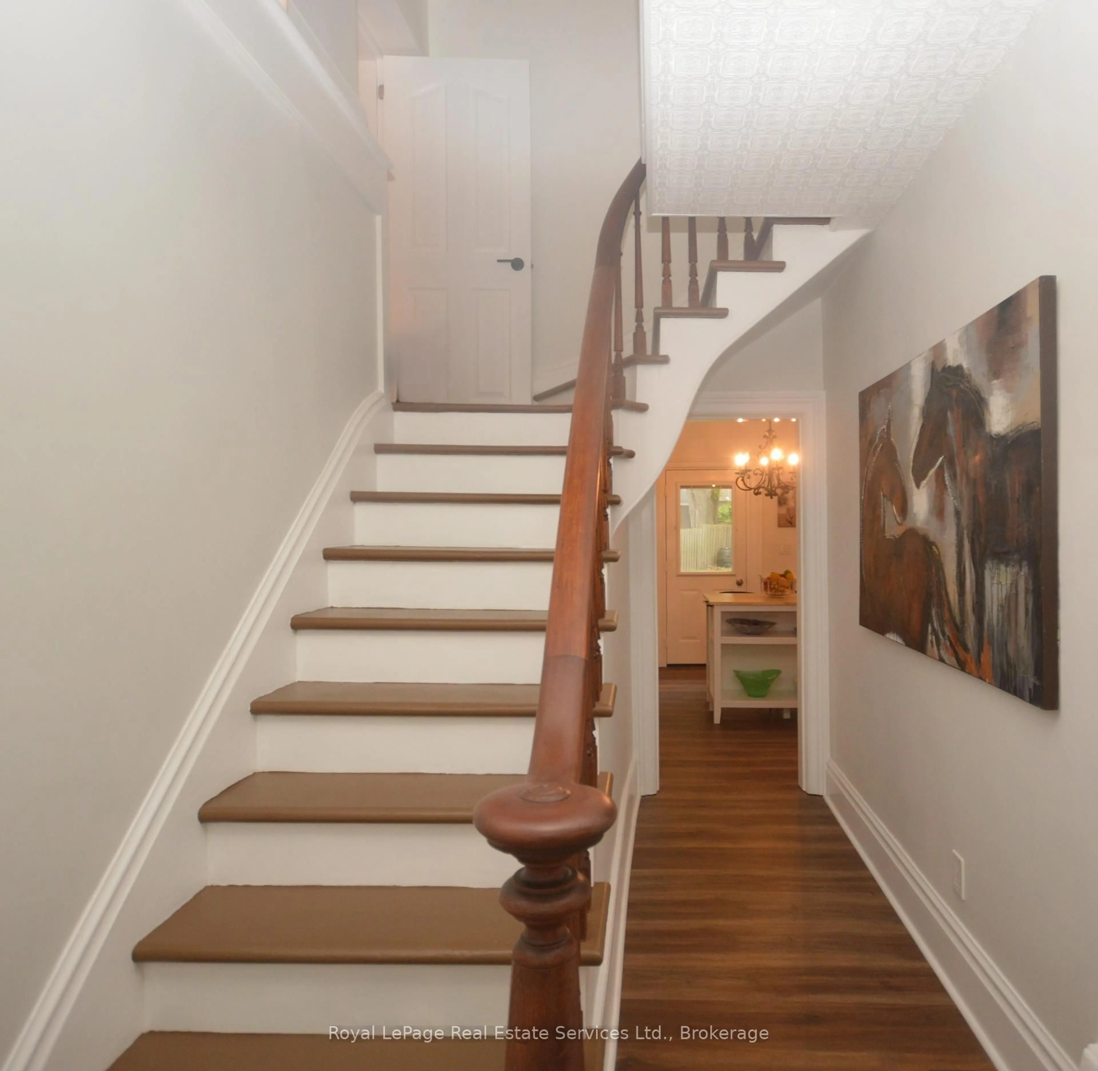 Stairs for 92 ADAM St, Cambridge Ontario N3C 2K6
