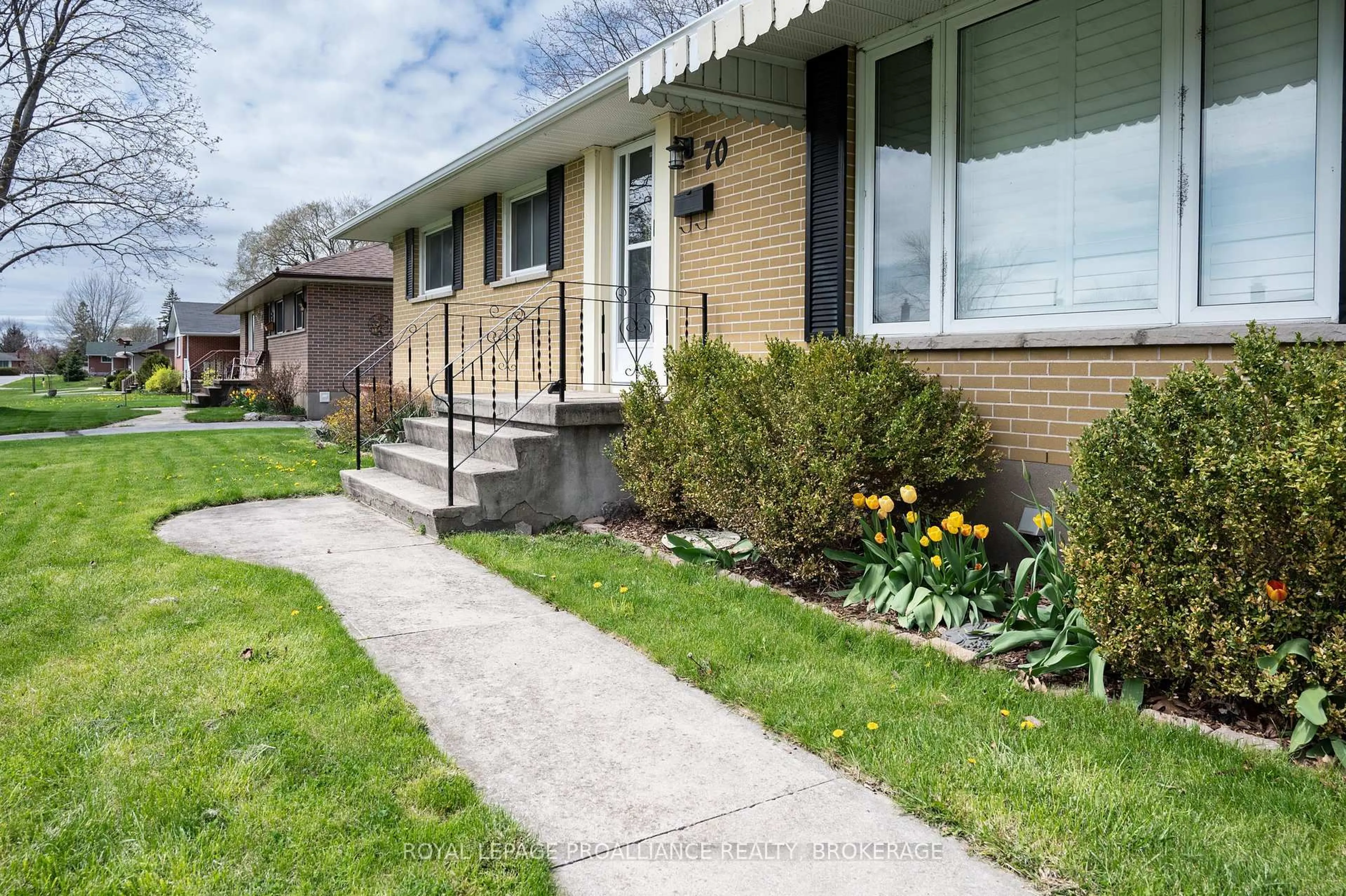 Unknown for 70 Briscoe St, Loyalist Ontario K7N 1G1