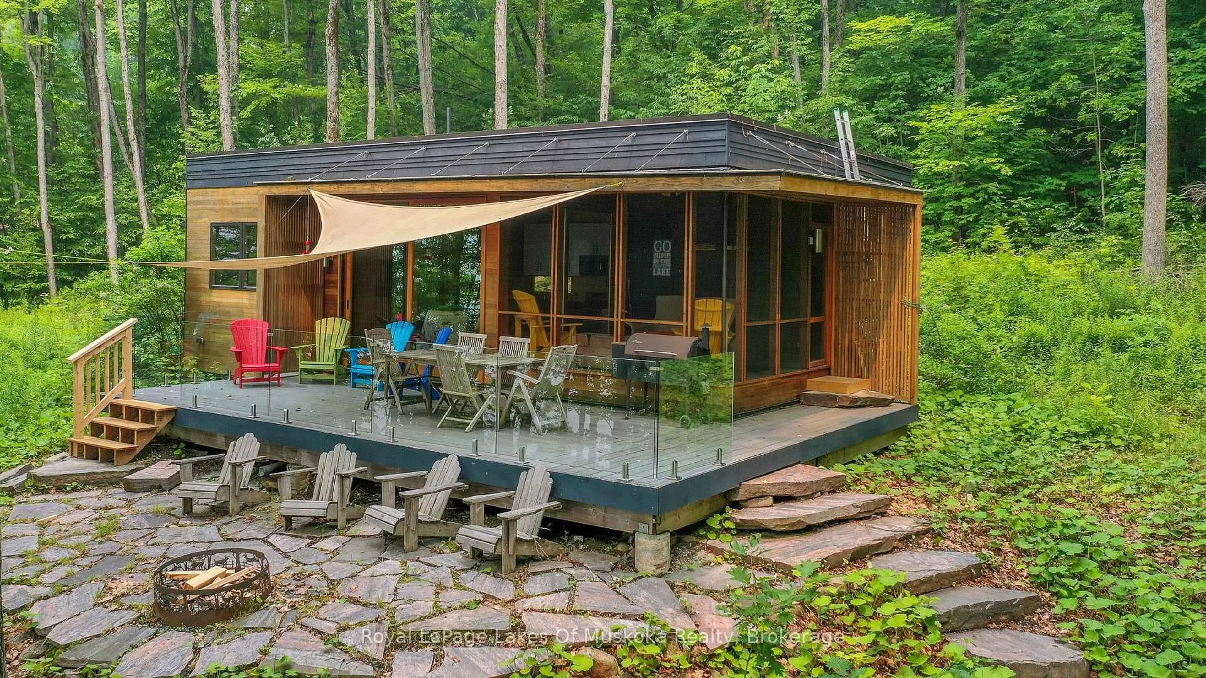 Patio, unknown for 484 Big Island, Huntsville Ontario P1H 2J3